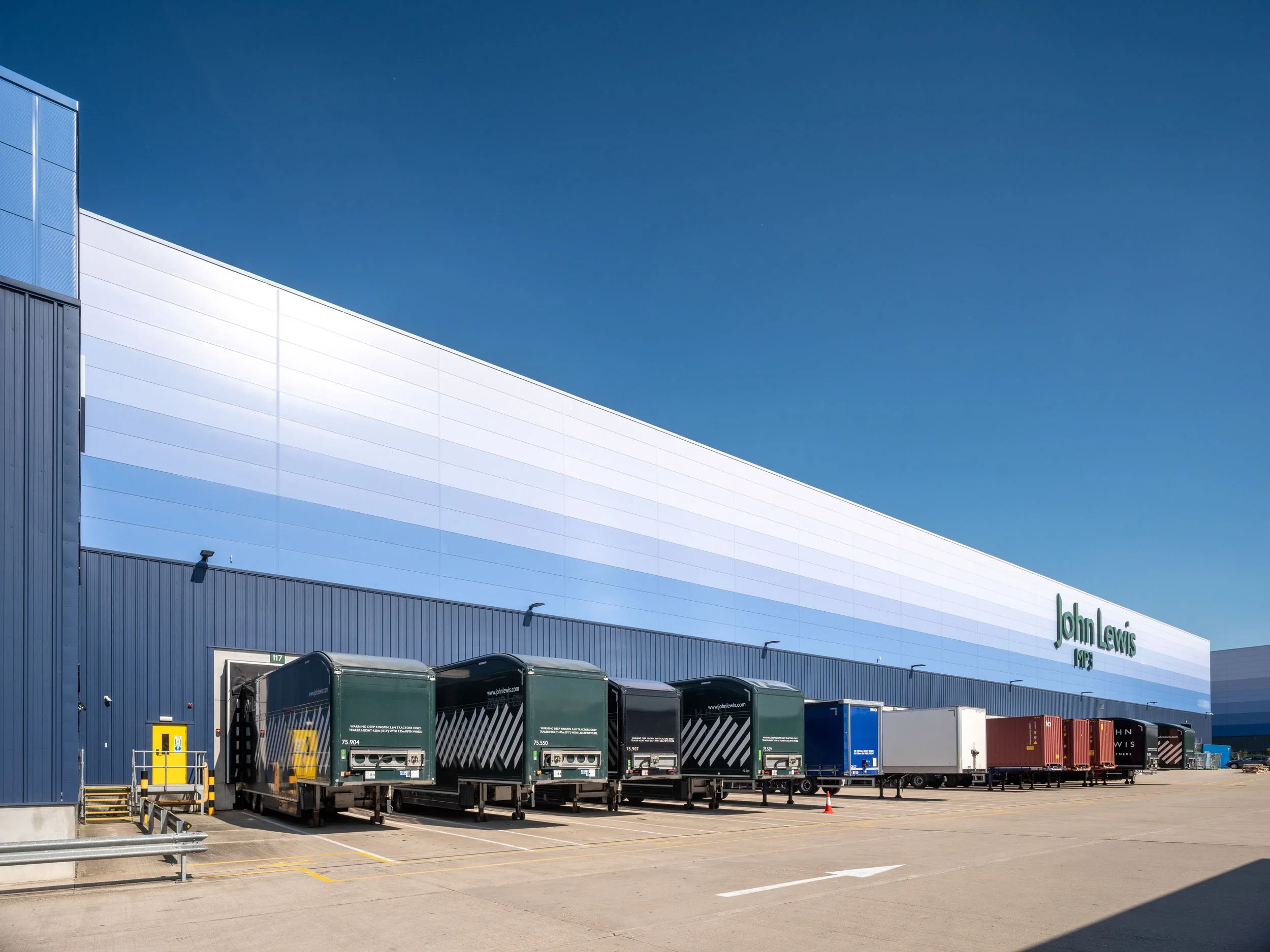 magna-park-lutterworth-logistics-warehouse-exterior-005.jpg