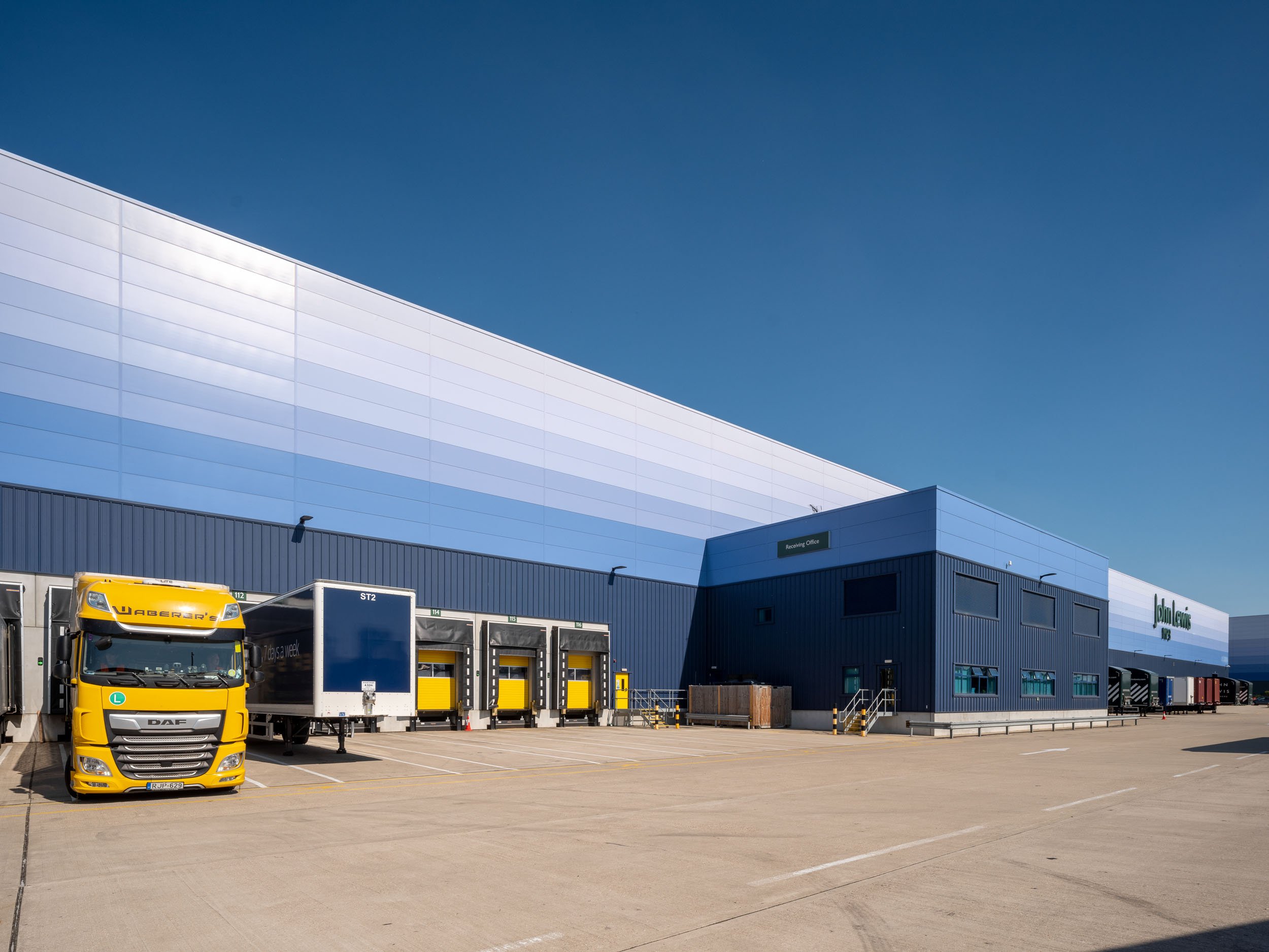 magna-park-lutterworth-logistics-warehouse-exterior-008.jpg