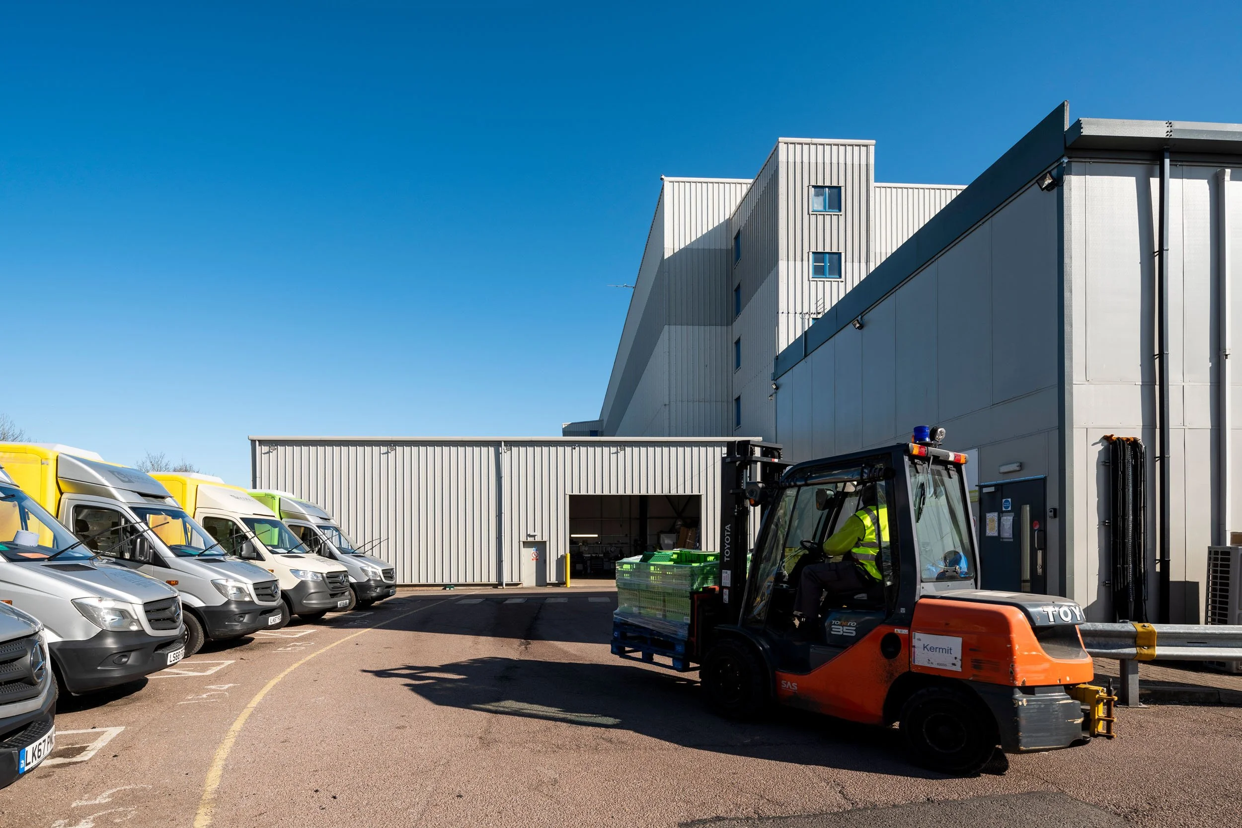 ocado-customer-fulfilment-centre-hatfield-002.jpg