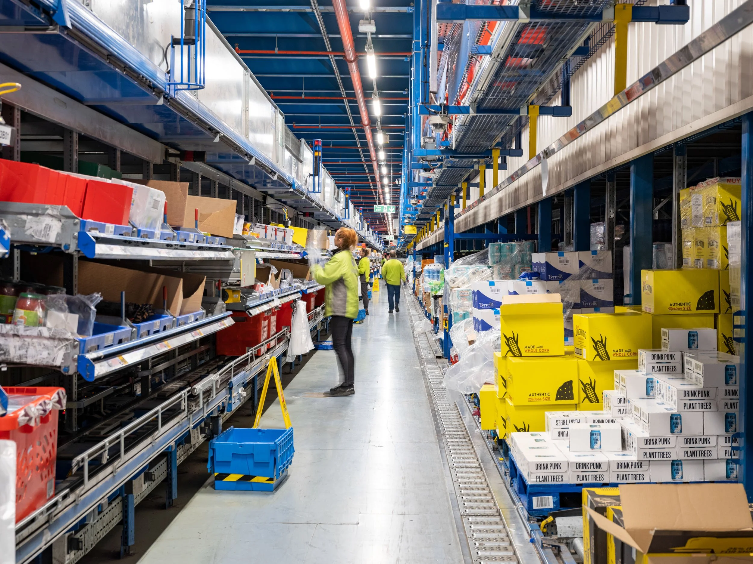 automated-logistics-fulfilment-centre-hatfield-044.jpg
