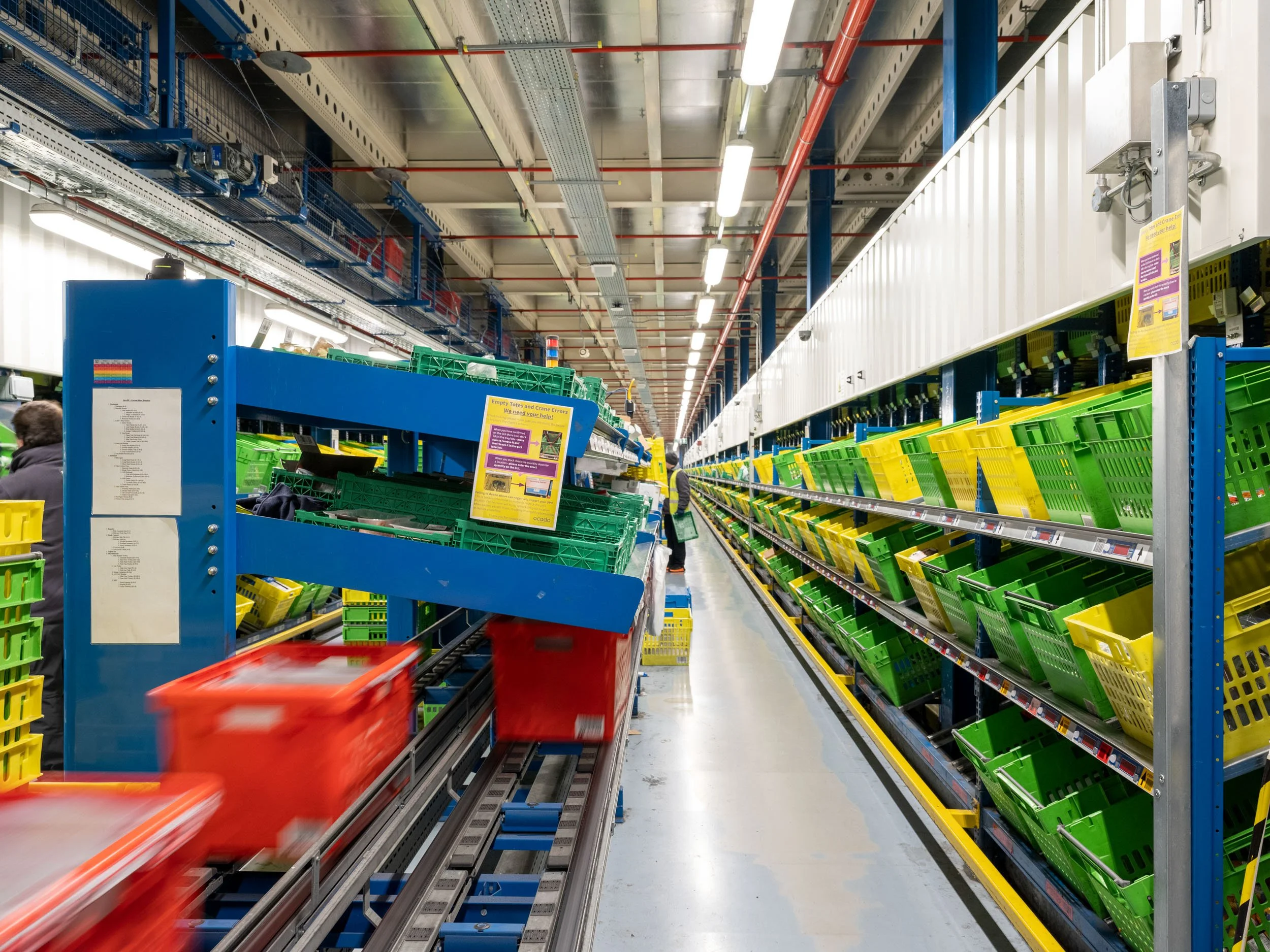 automated-logistics-fulfilment-centre-hatfield-045.jpg