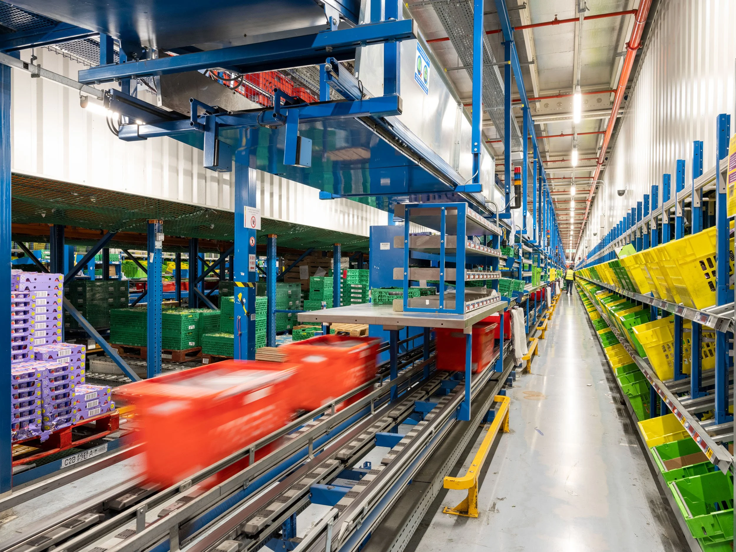 automated-logistics-fulfilment-centre-hatfield-050.jpg