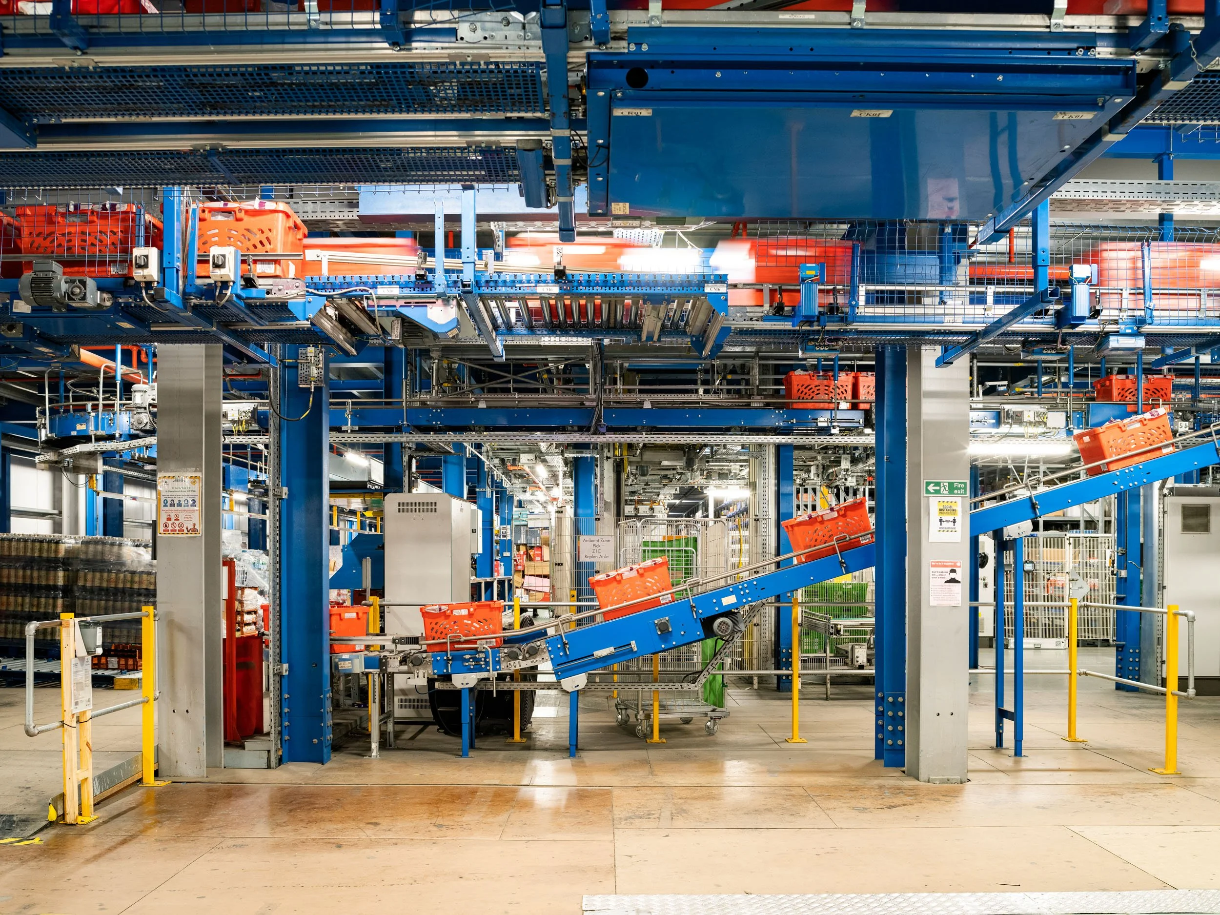 automated-logistics-fulfilment-centre-hatfield-053.jpg