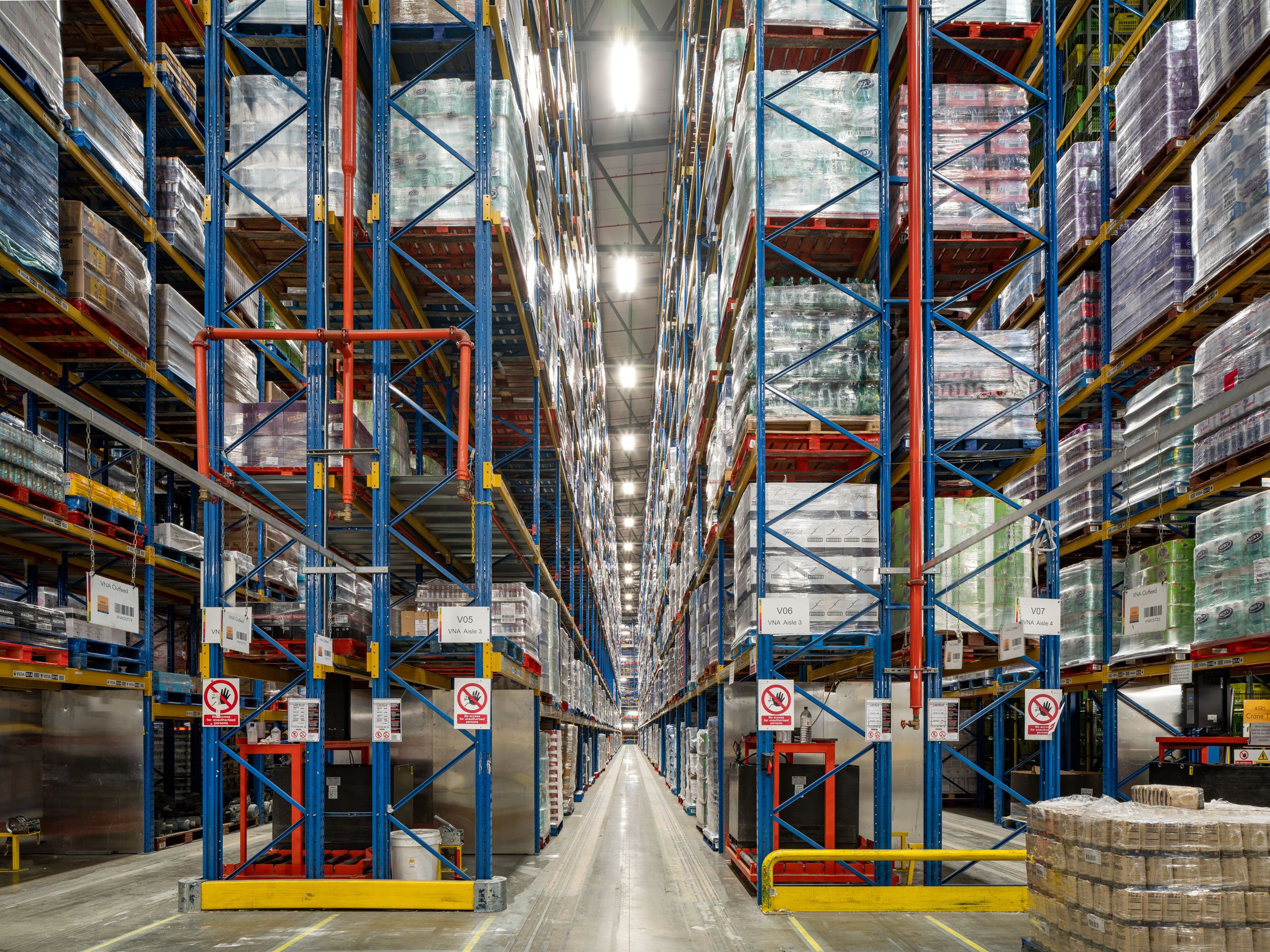 automated-logistics-fulfilment-centre-hatfield-056.jpg