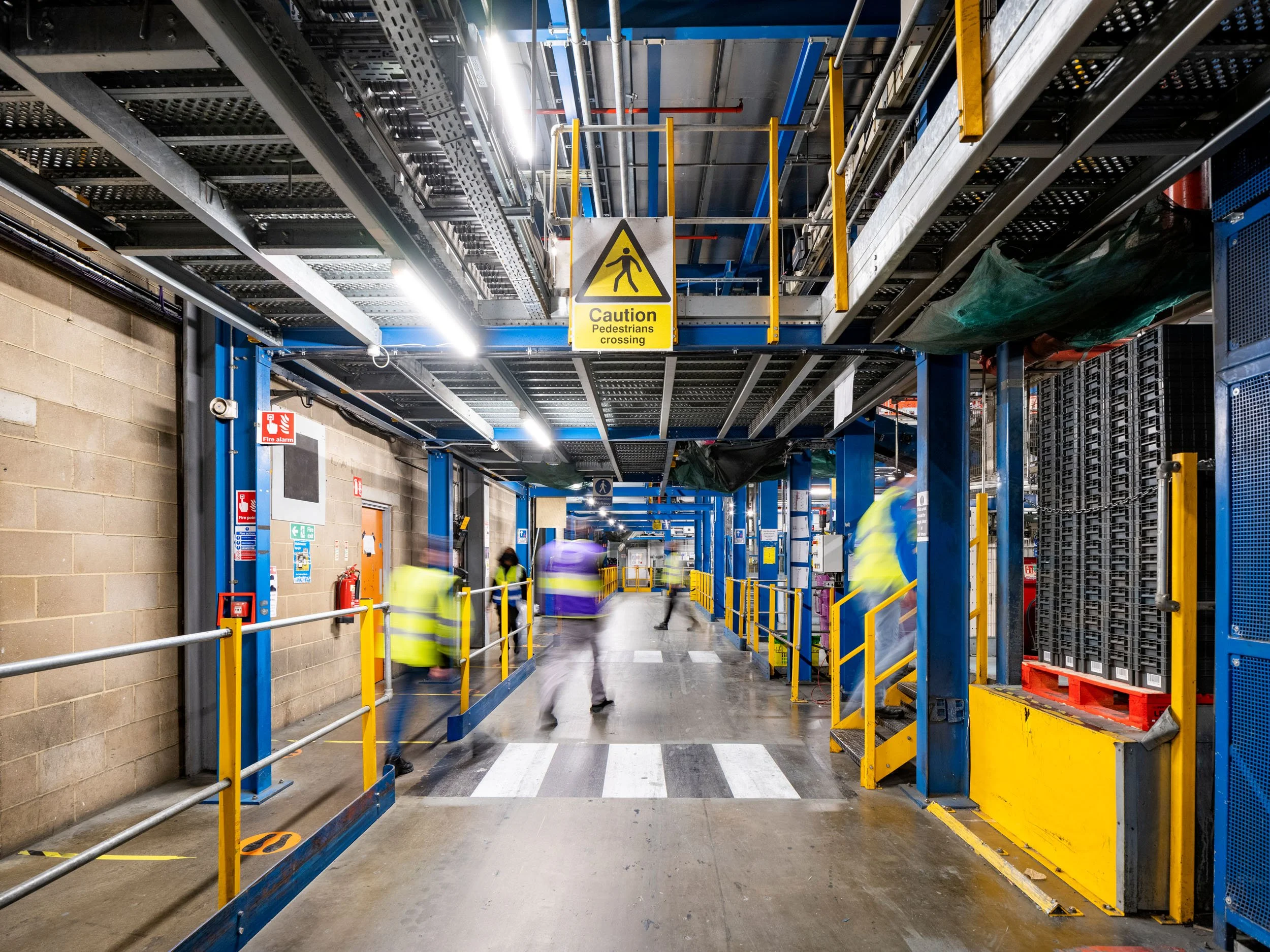 automated-logistics-fulfilment-centre-hatfield-059.jpg