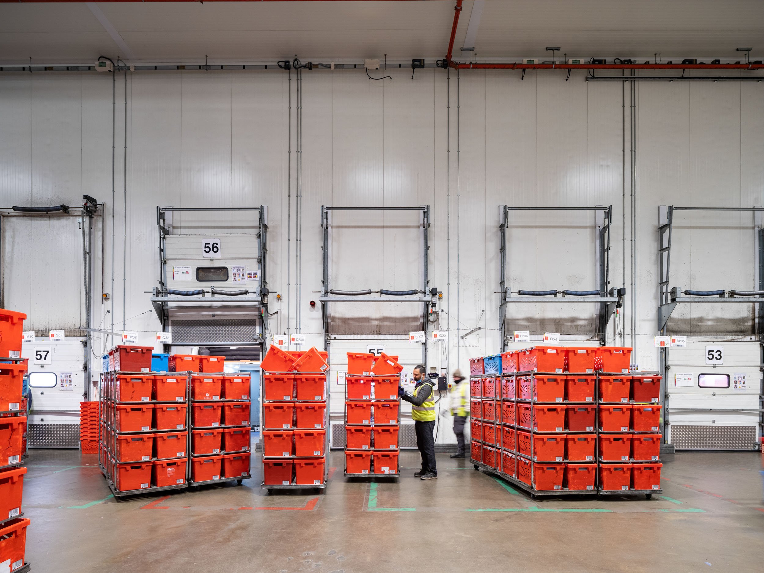 automated-logistics-fulfilment-centre-hatfield-062.jpg