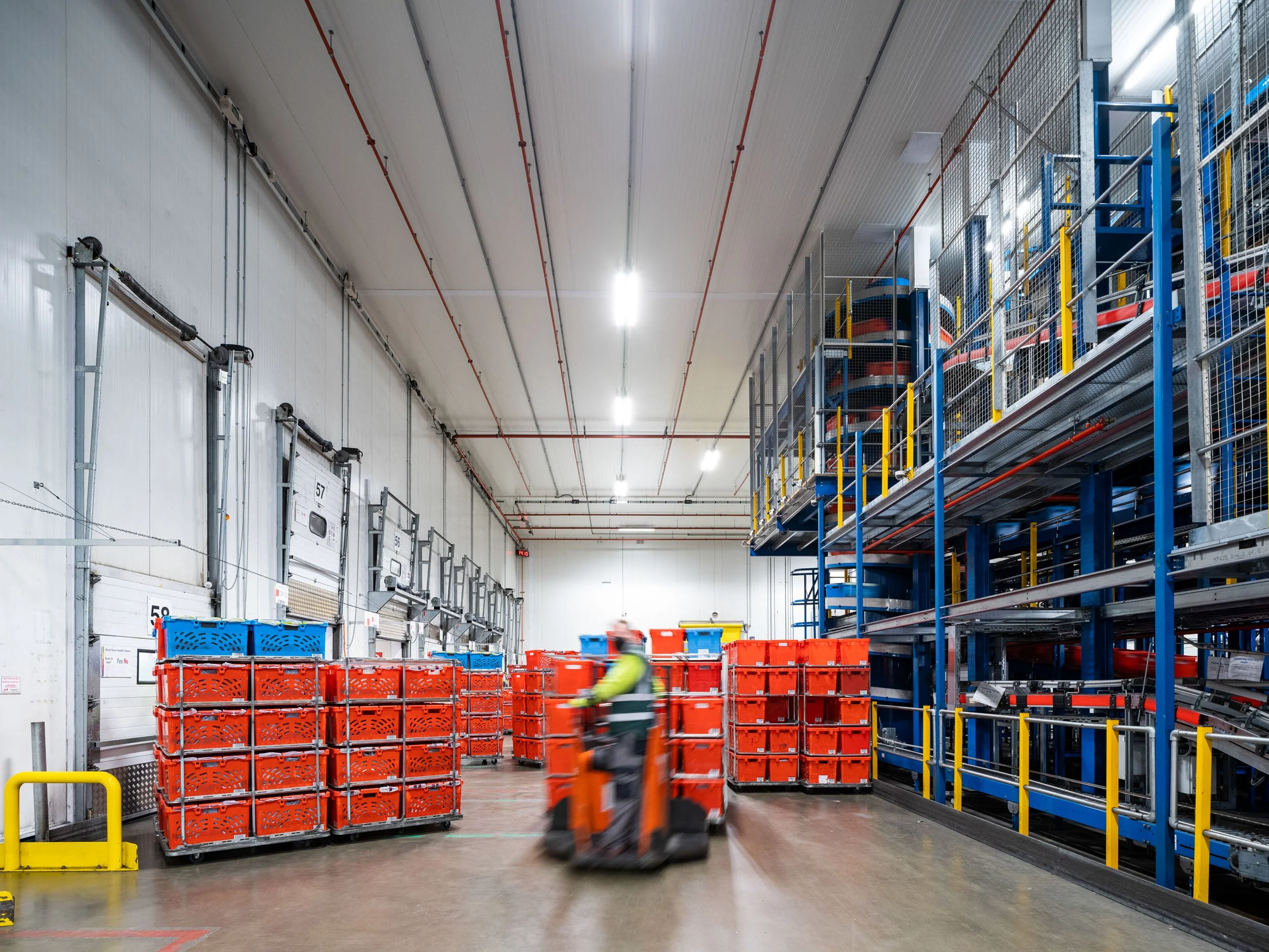 automated-logistics-fulfilment-centre-hatfield-065.jpg