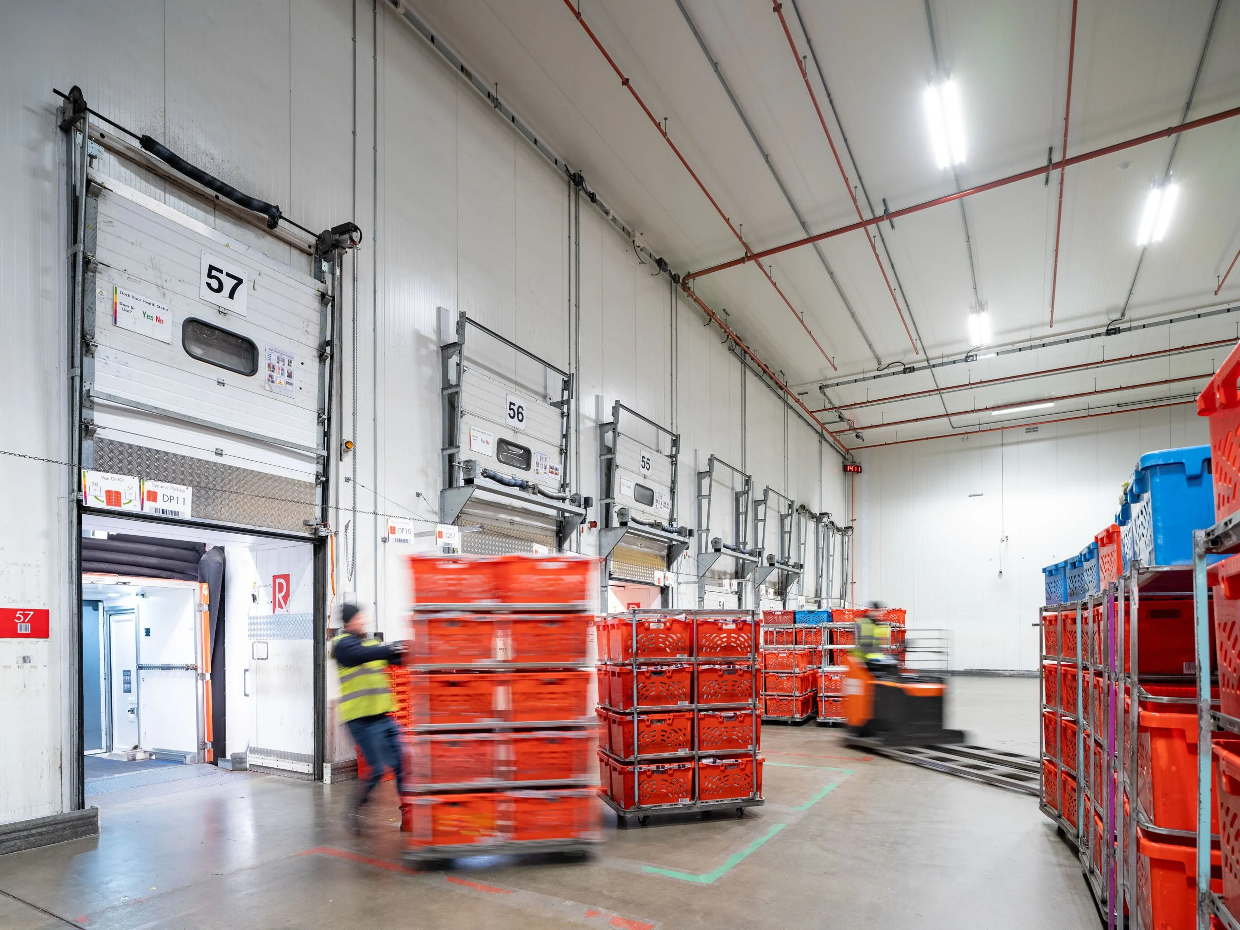 automated-logistics-fulfilment-centre-hatfield-066.jpg