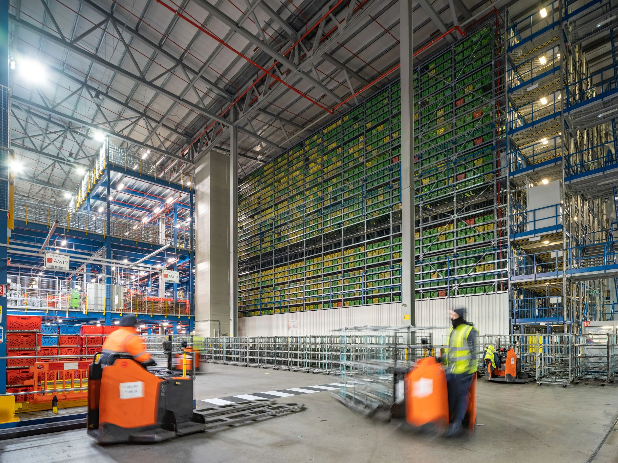 automated-logistics-fulfilment-centre-hatfield-071.jpg