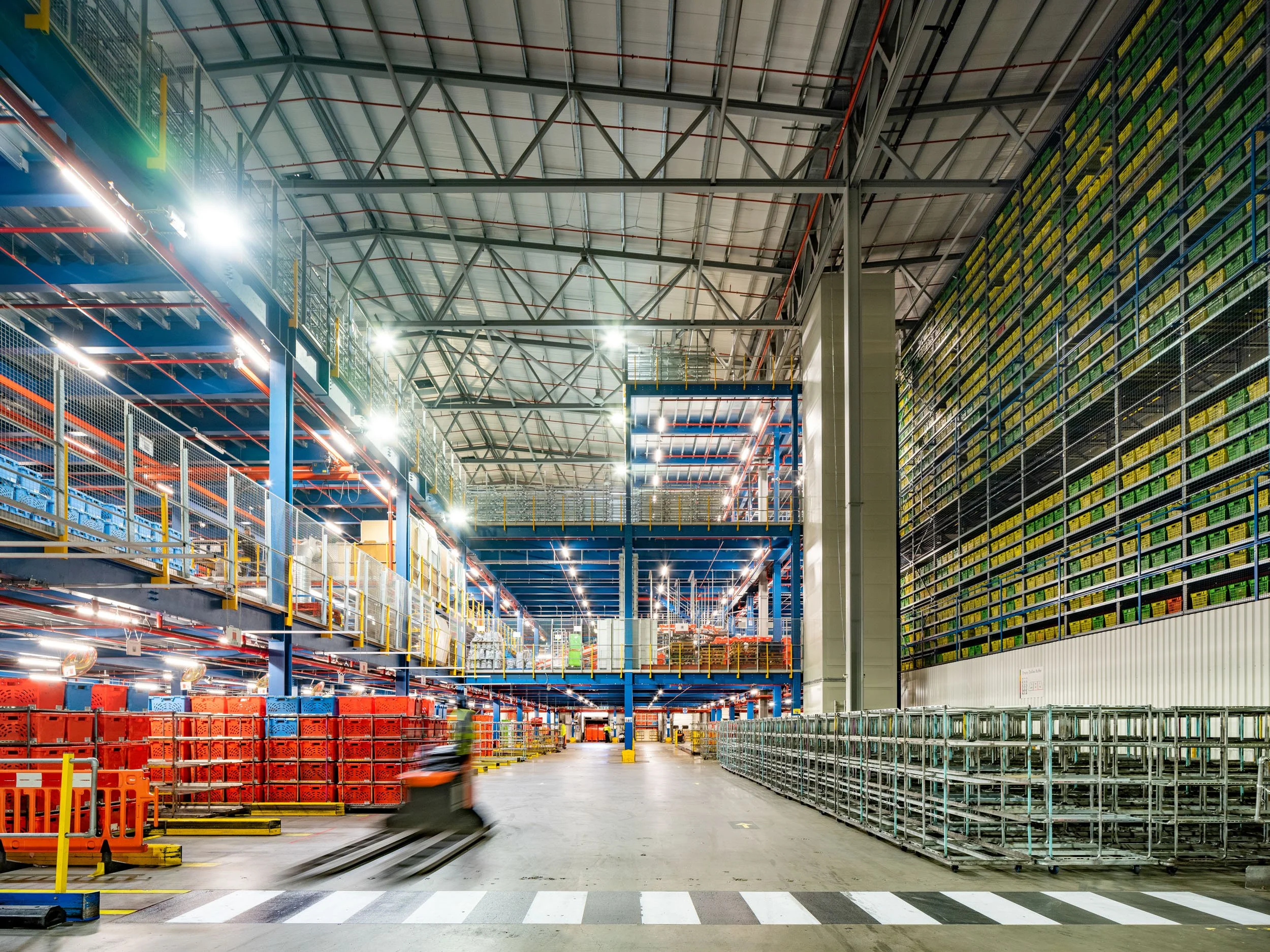 automated-logistics-fulfilment-centre-hatfield-072.jpg