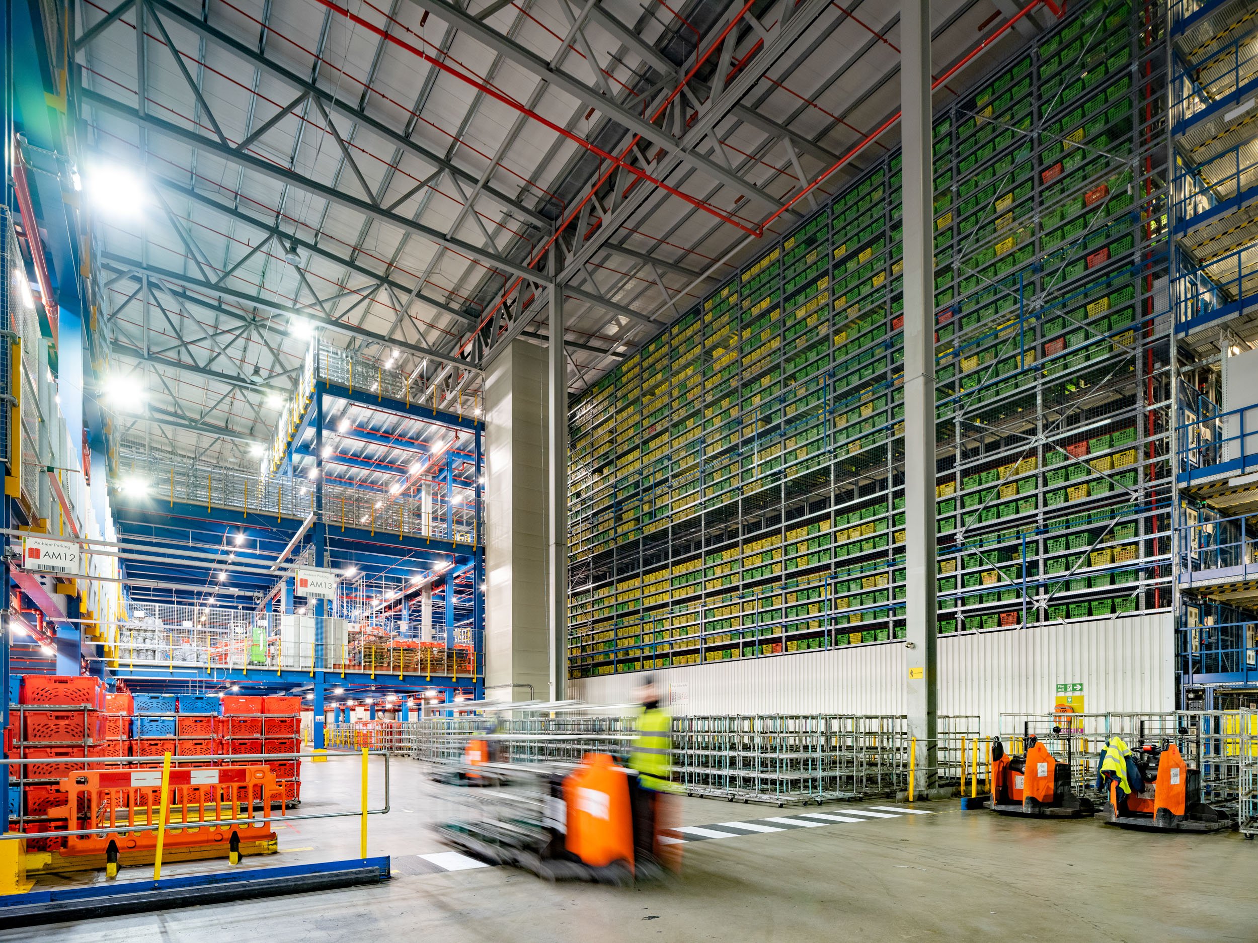 automated-logistics-fulfilment-centre-hatfield-073.jpg