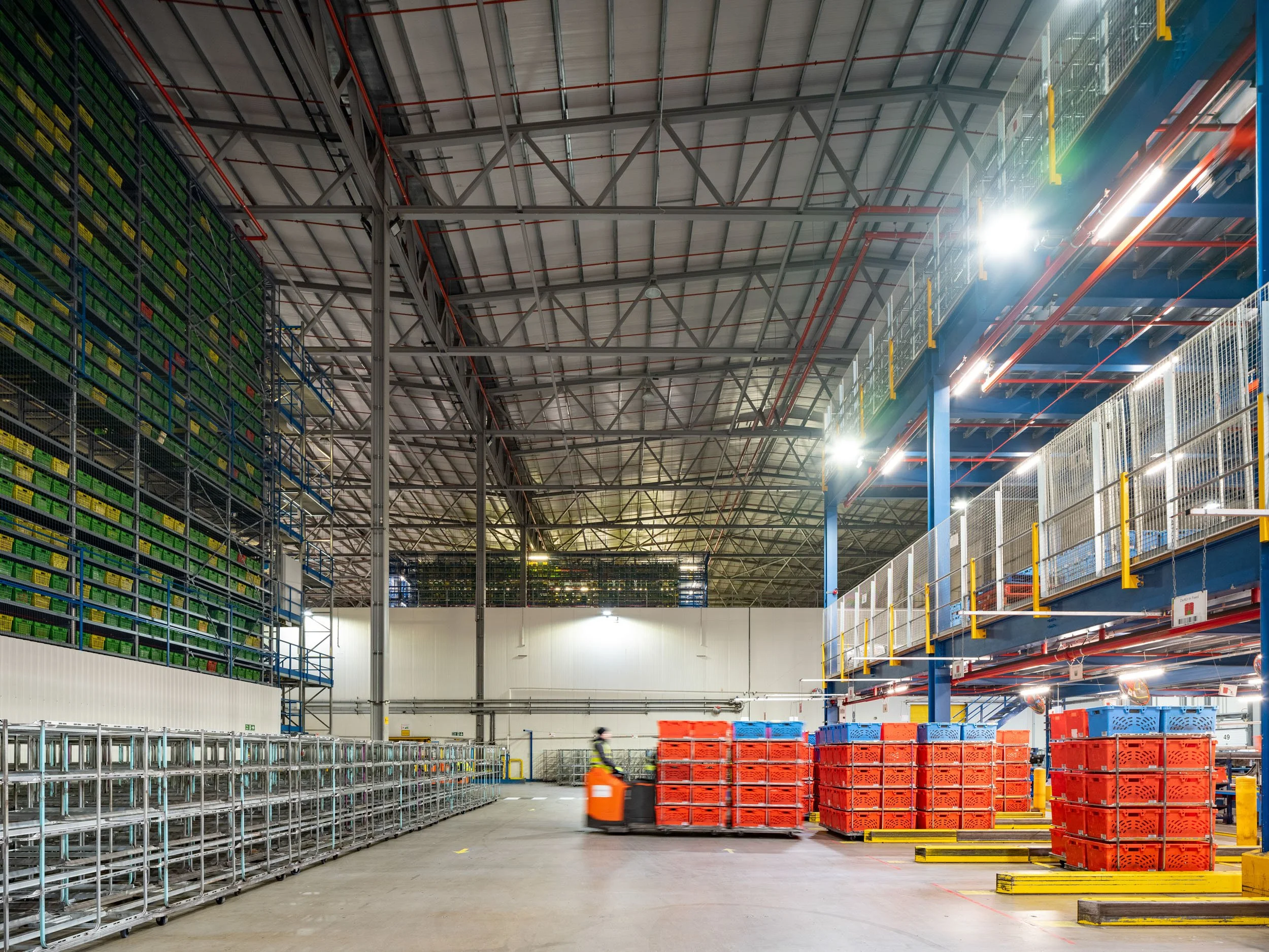 automated-logistics-fulfilment-centre-hatfield-076.jpg