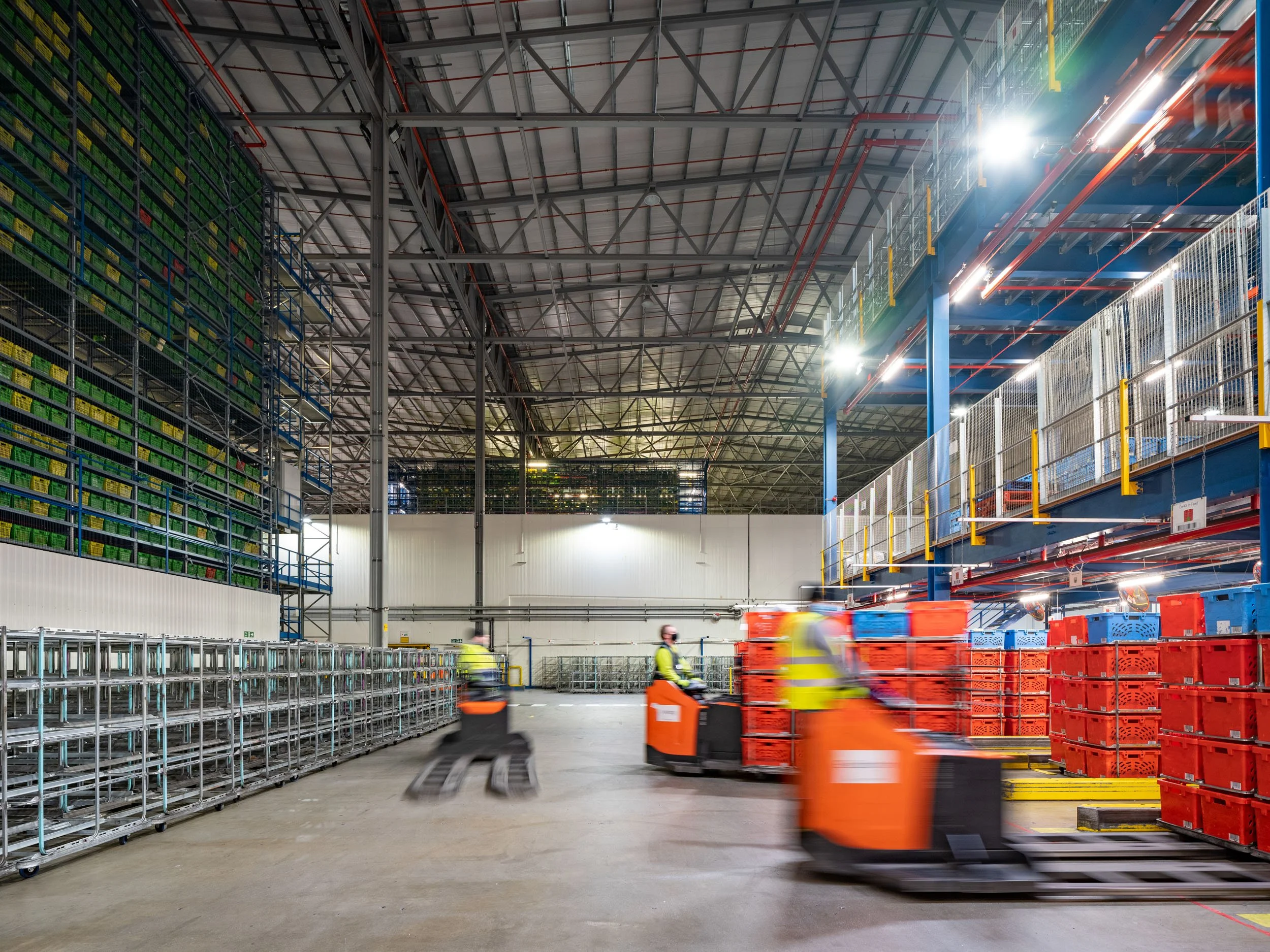 automated-logistics-fulfilment-centre-hatfield-077.jpg