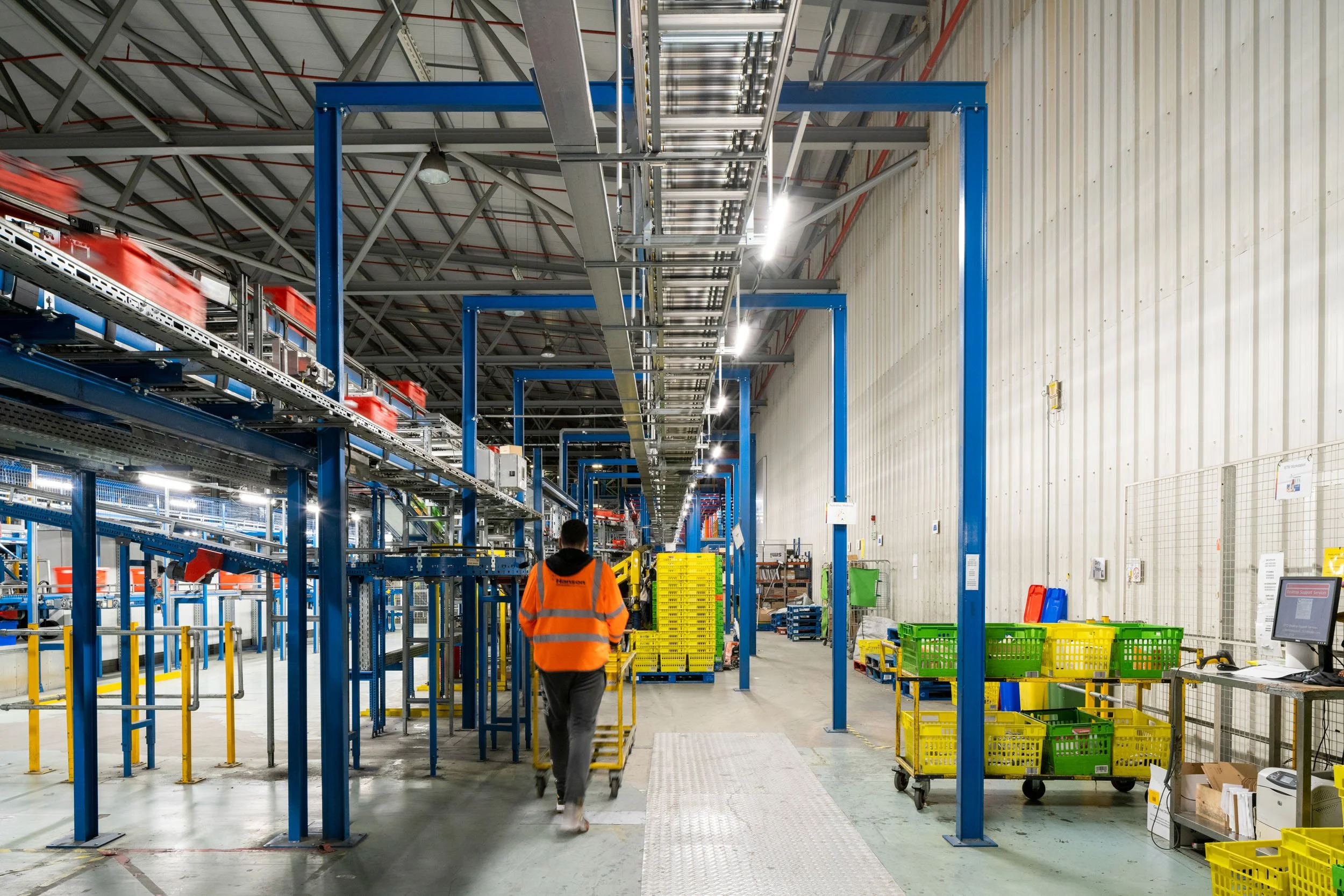 automated-logistics-fulfilment-centre-hatfield-085.jpg