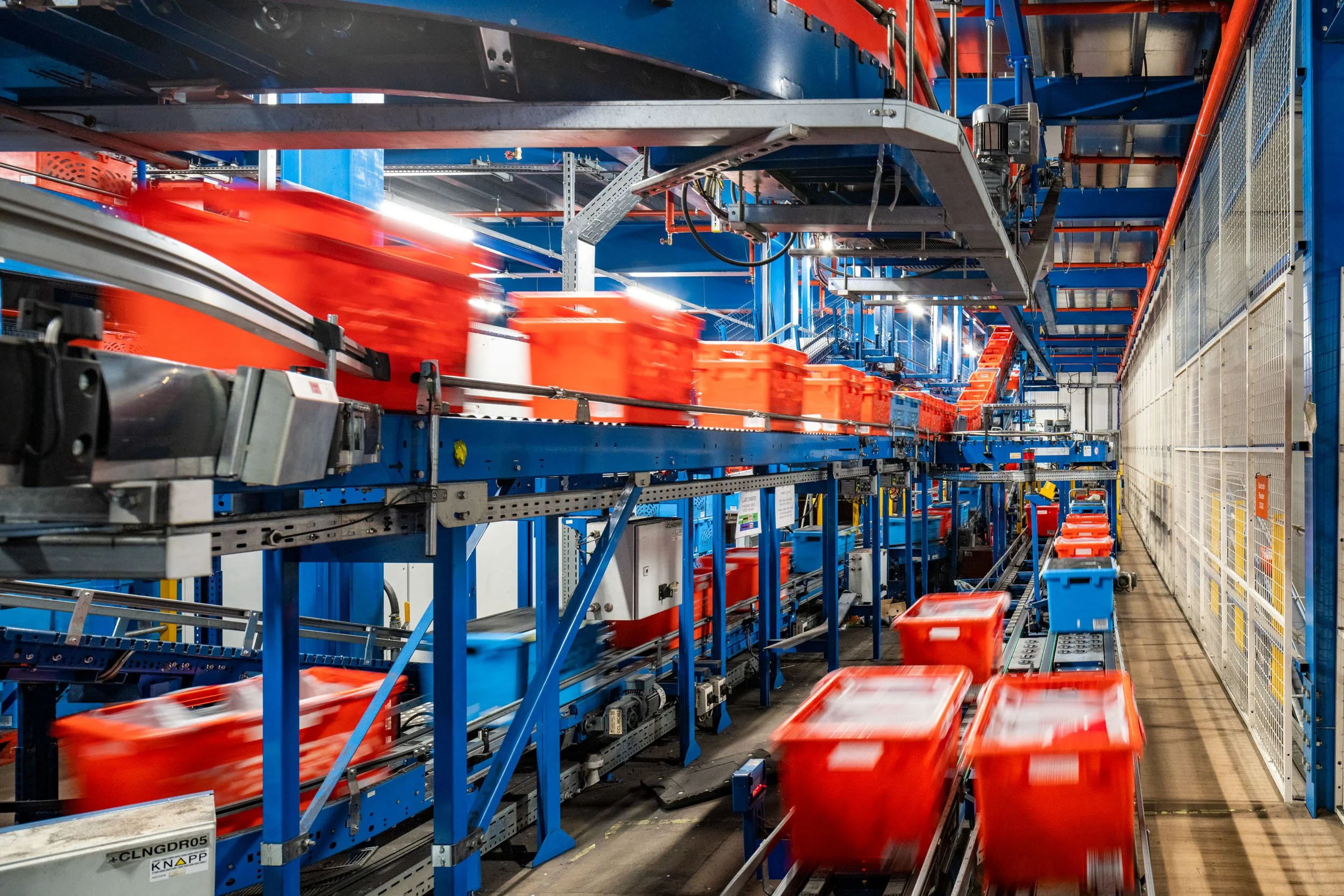 automated-logistics-fulfilment-centre-hatfield-093.jpg