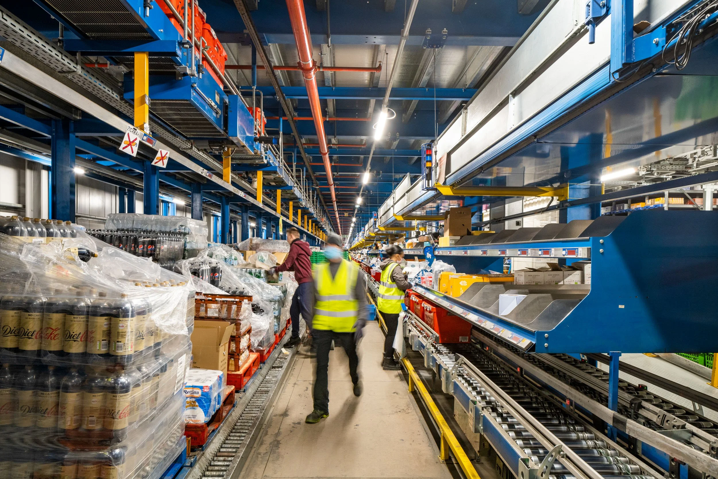 automated-logistics-fulfilment-centre-hatfield-097.jpg