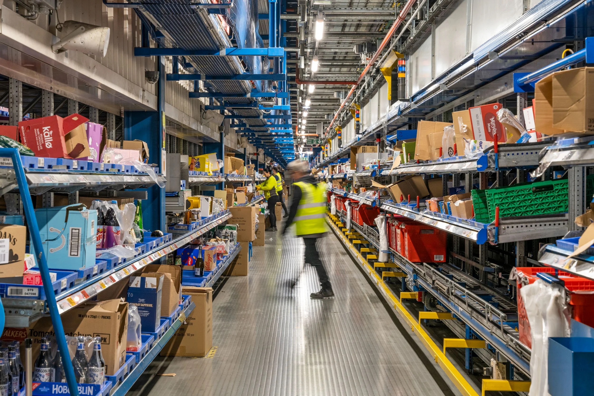 automated-logistics-fulfilment-centre-hatfield-099.jpg