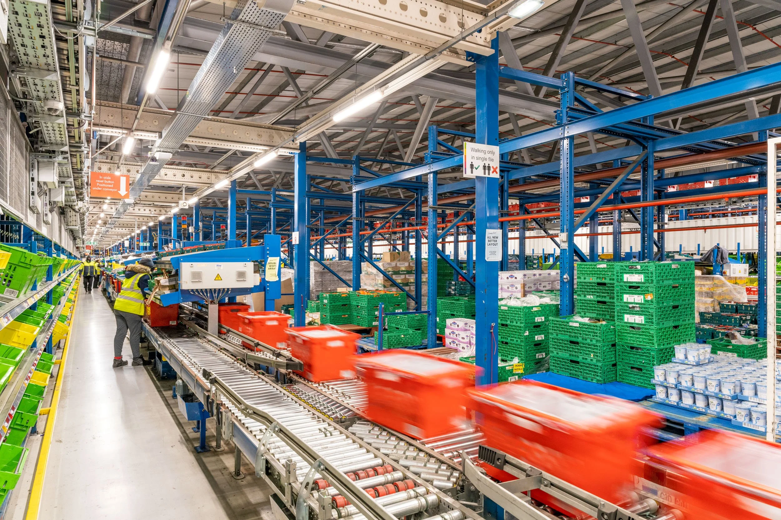 automated-logistics-fulfilment-centre-hatfield-102.jpg