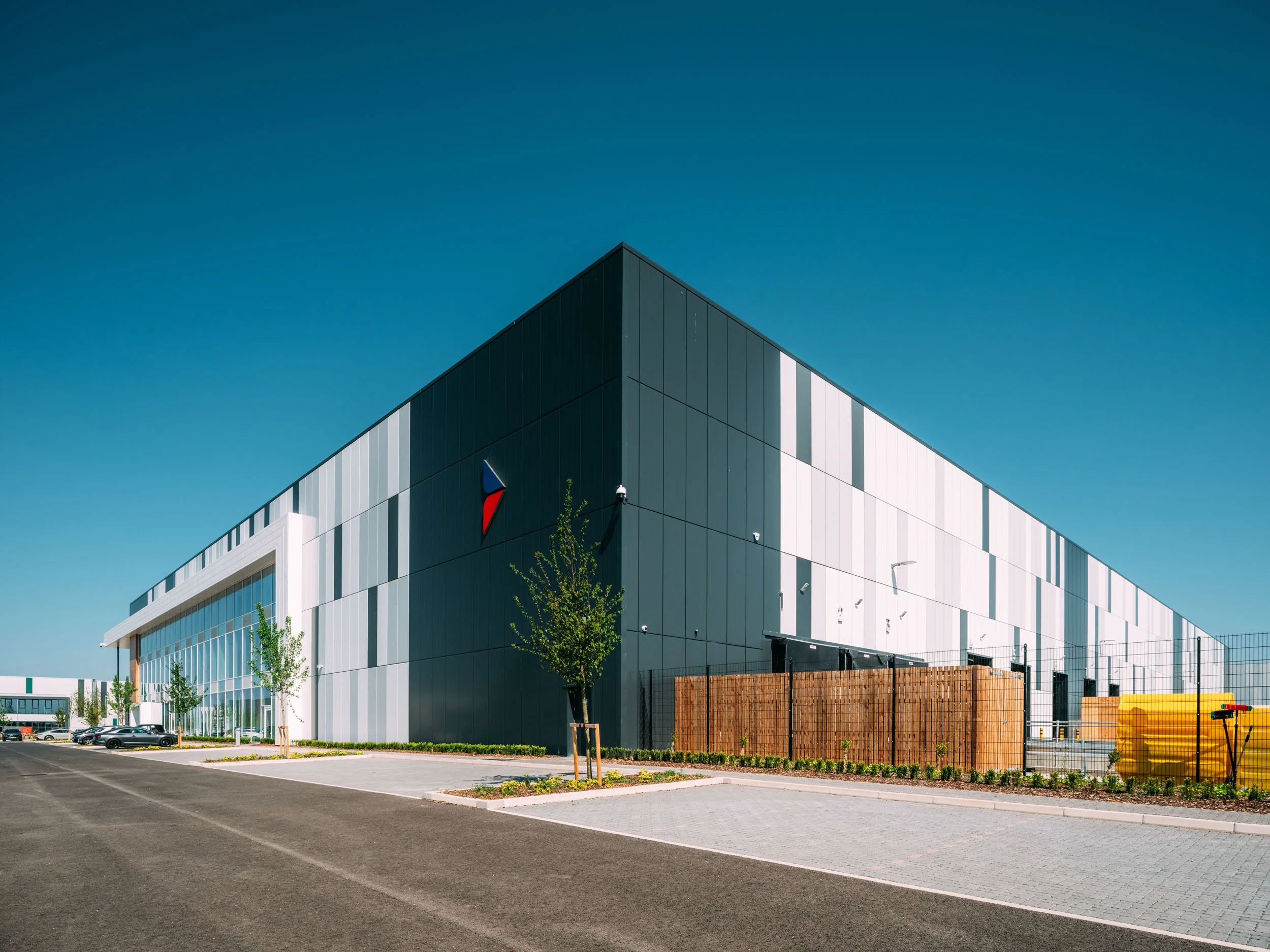 braraintree-essex-uk-weston-group-industrial-logistics-campus-exterior-028.jpg