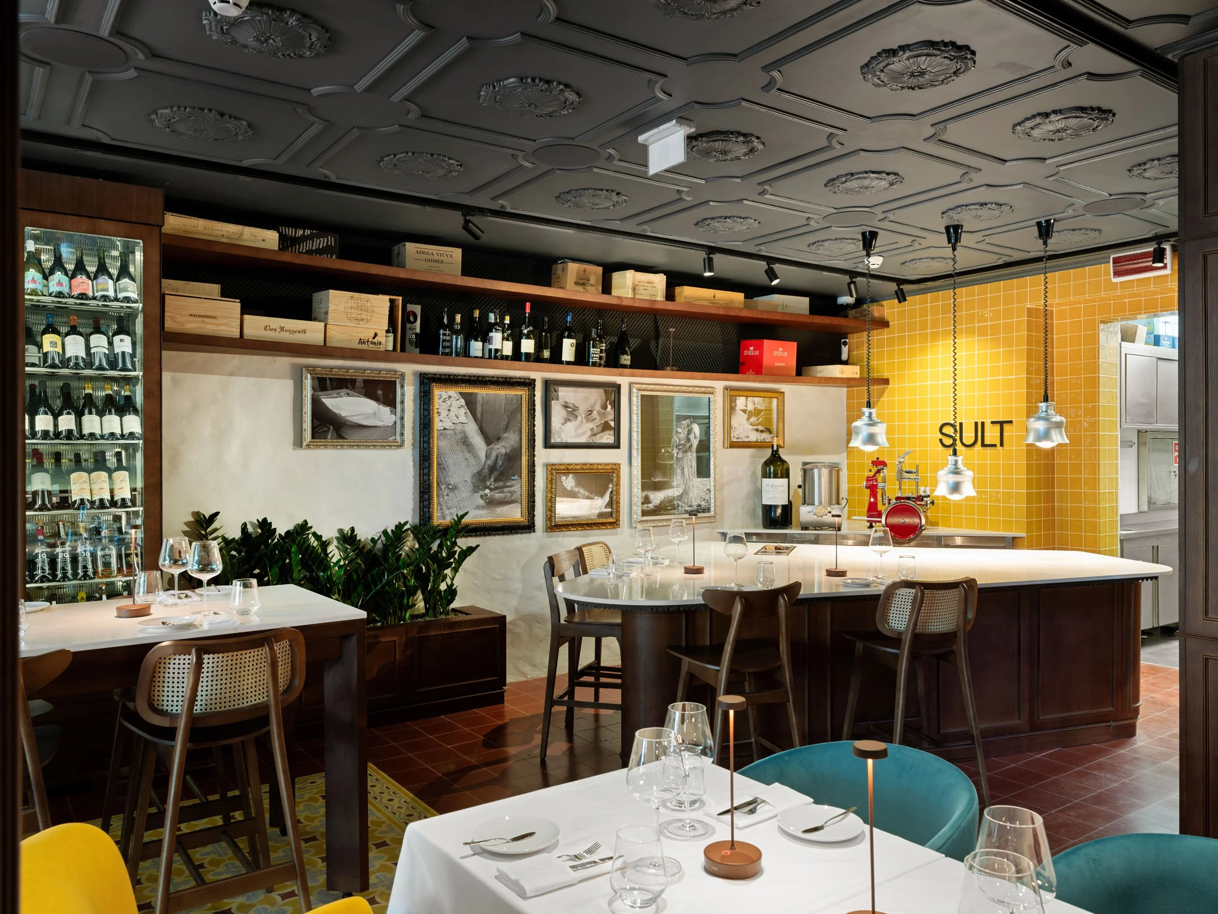 sult-cascais-restaurant-interior-atmosphere-15.jpg