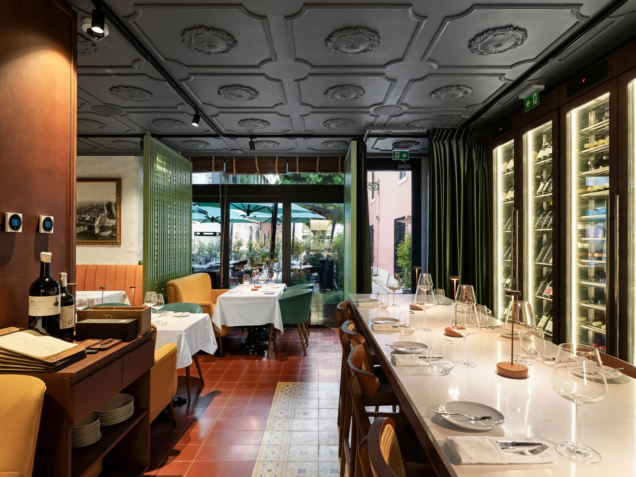 sult-cascais-restaurant-interior-atmosphere-24.jpg