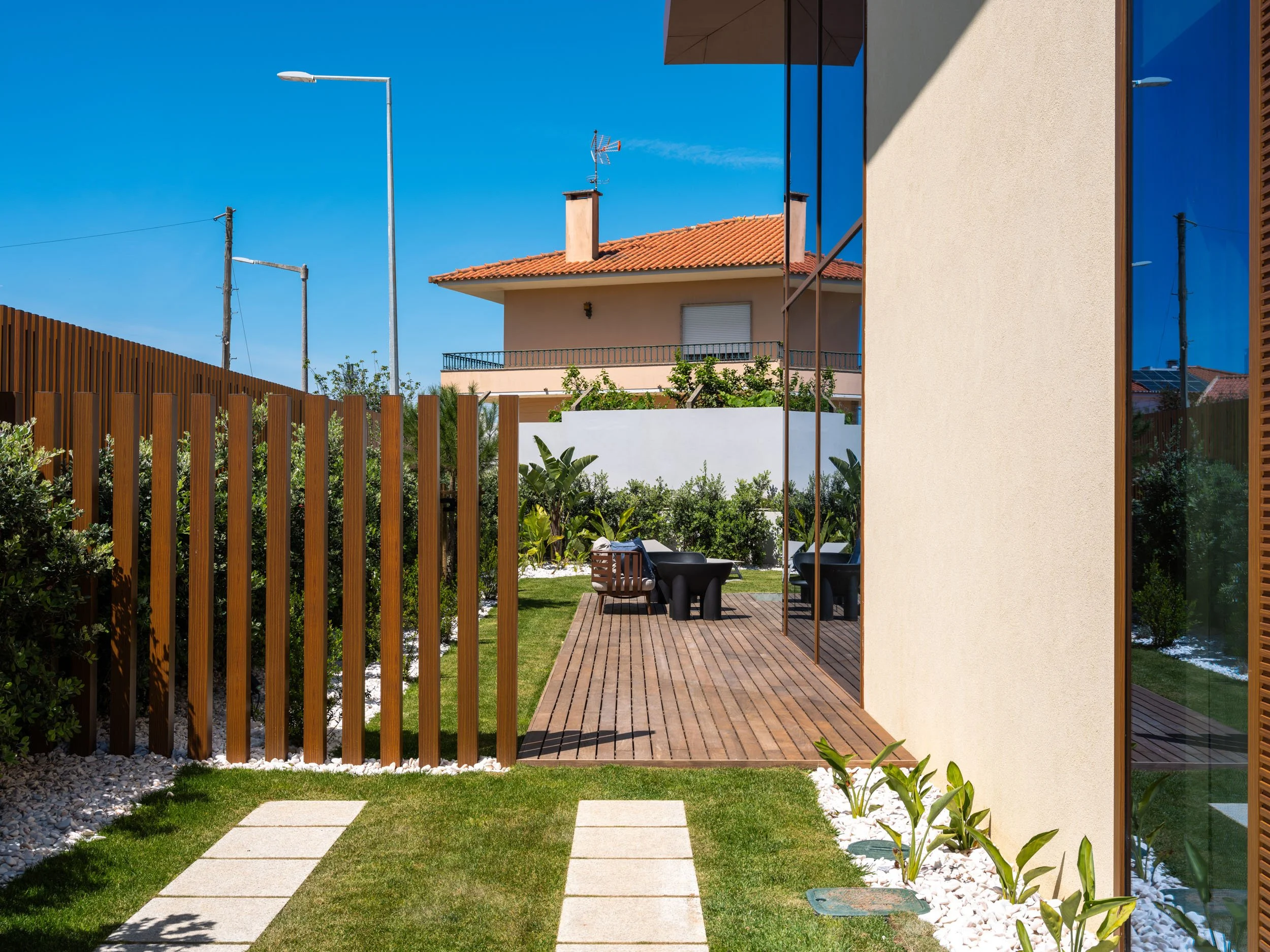 garden-cascais-luxury-residential-exterior-portugal-002.jpg