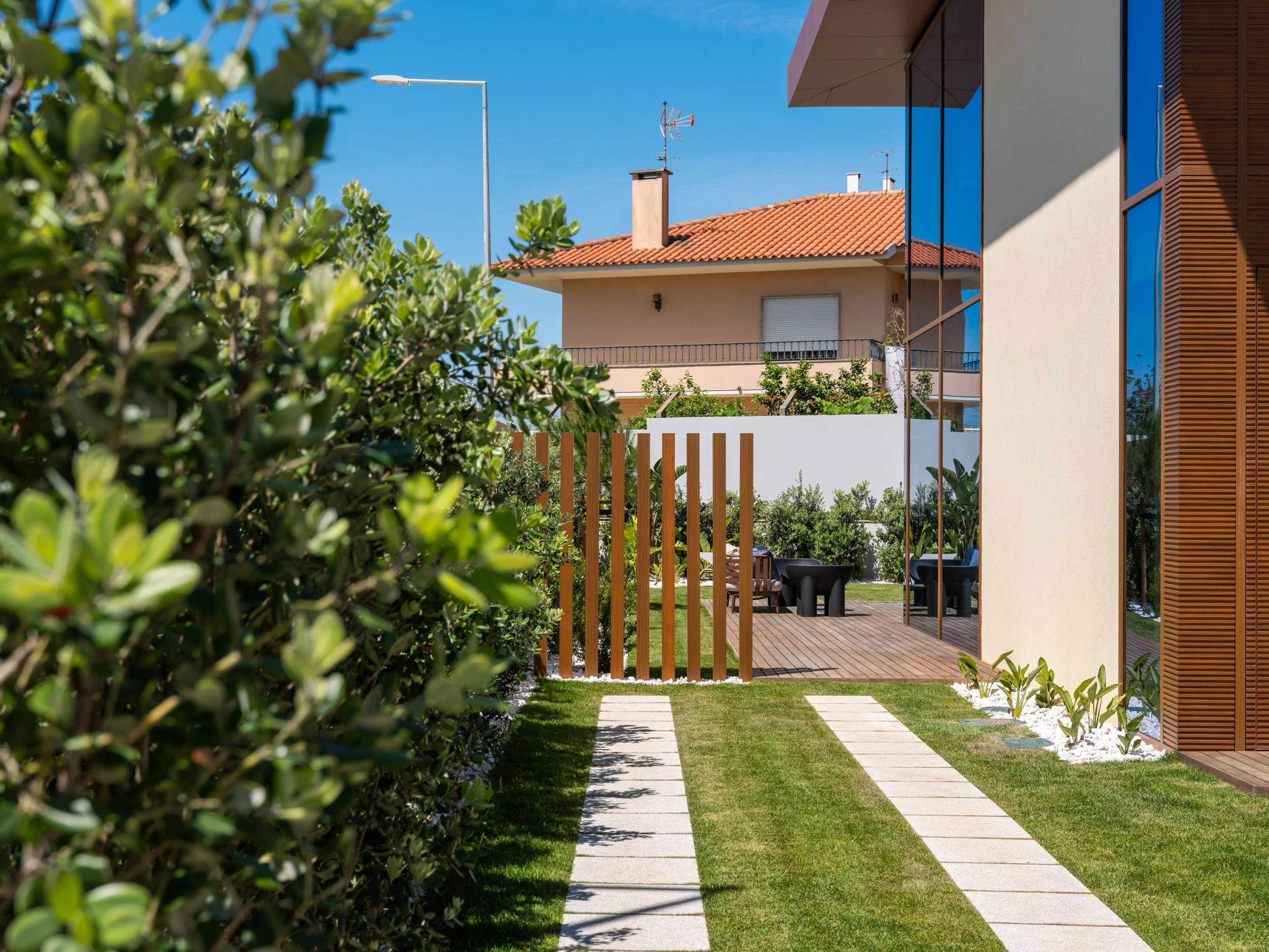 garden-cascais-luxury-residential-exterior-portugal-004.jpg