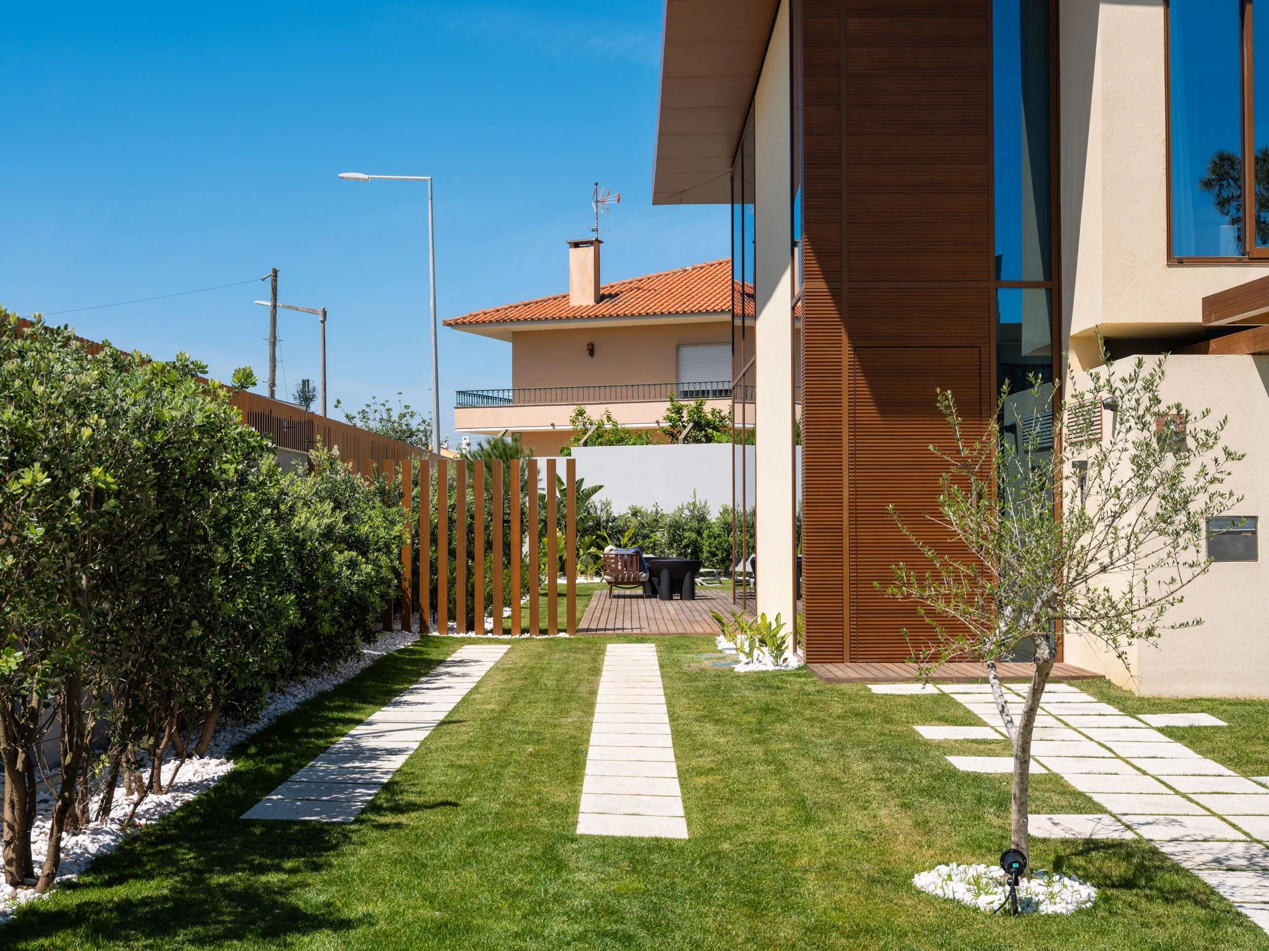 garden-cascais-luxury-residential-exterior-portugal-005.jpg