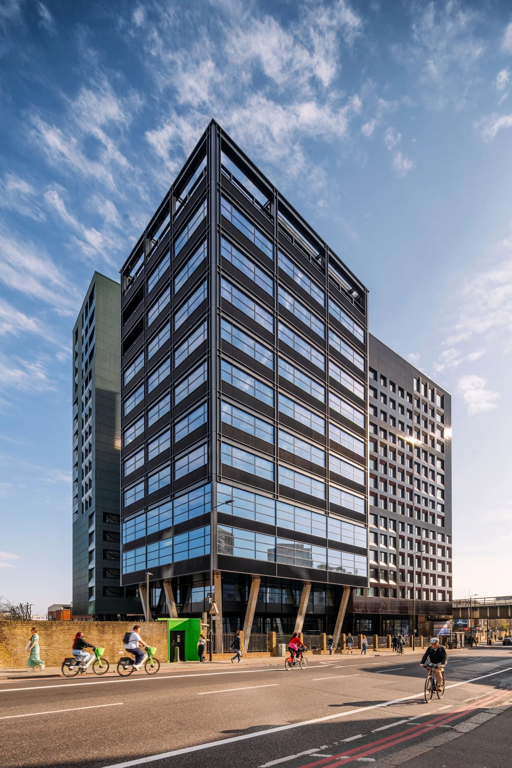fuse-london-battersea-commercial-office-building-exterior-03.jpg