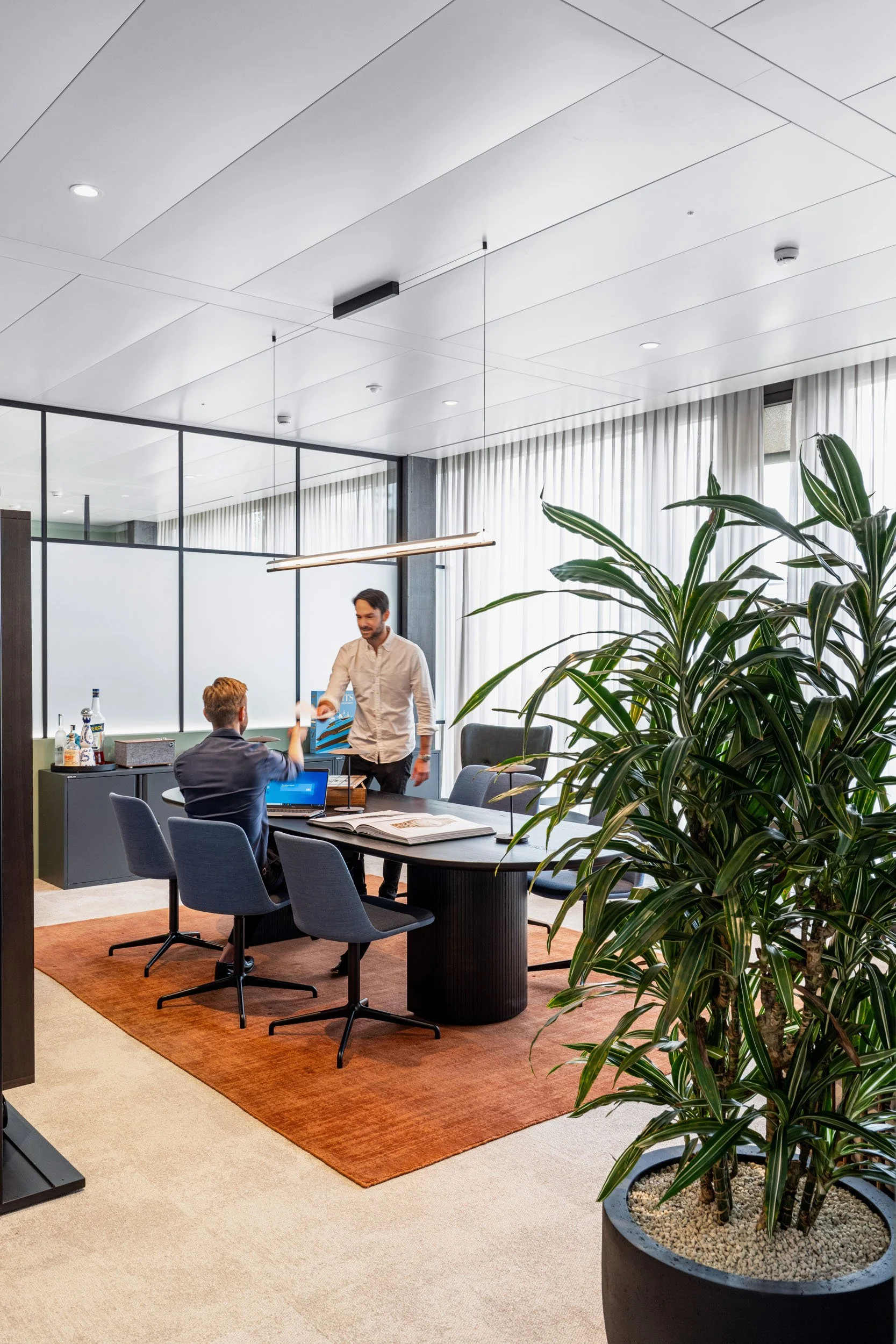 lmr-partners-geneva-corporate-office-workspace-interior-03.jpg