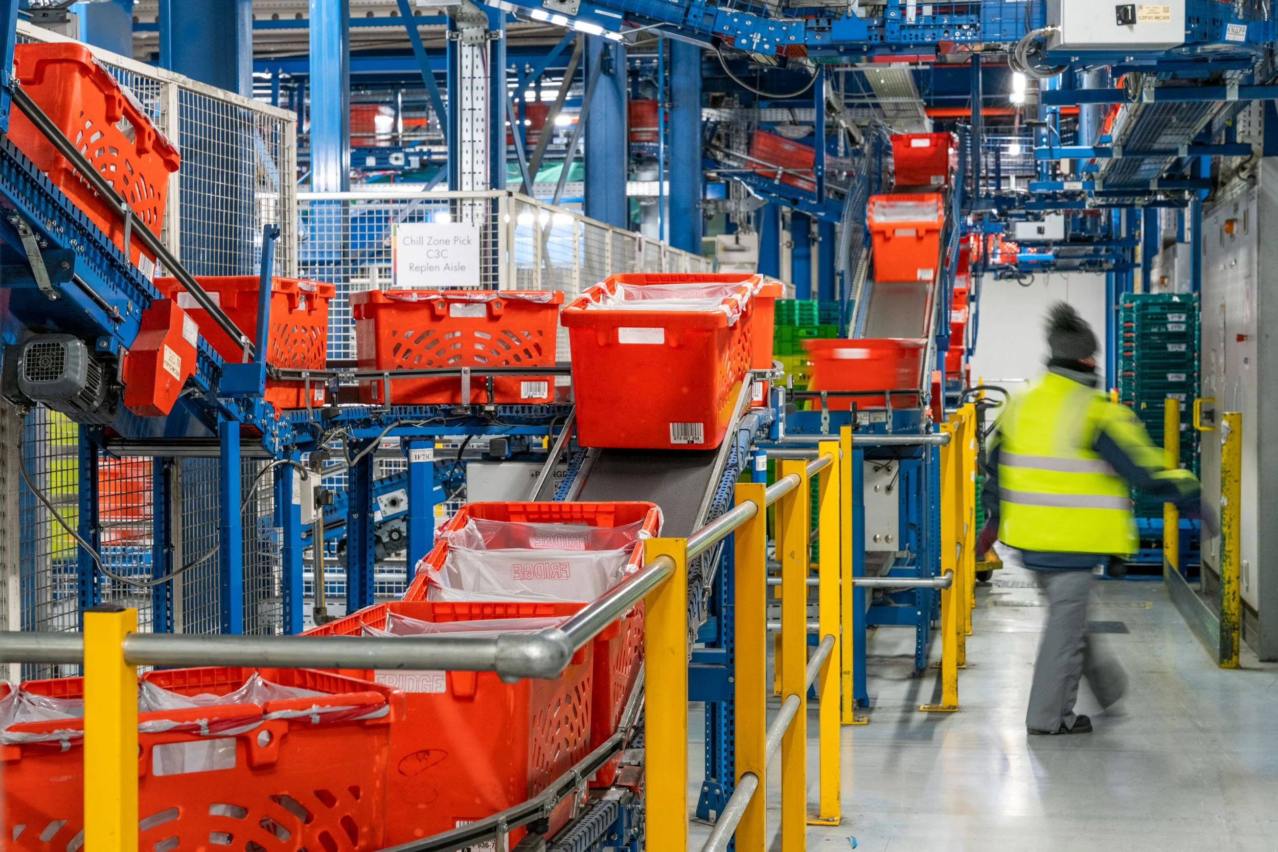 automated-logistics-fulfilment-centre-hatfield-106.jpg