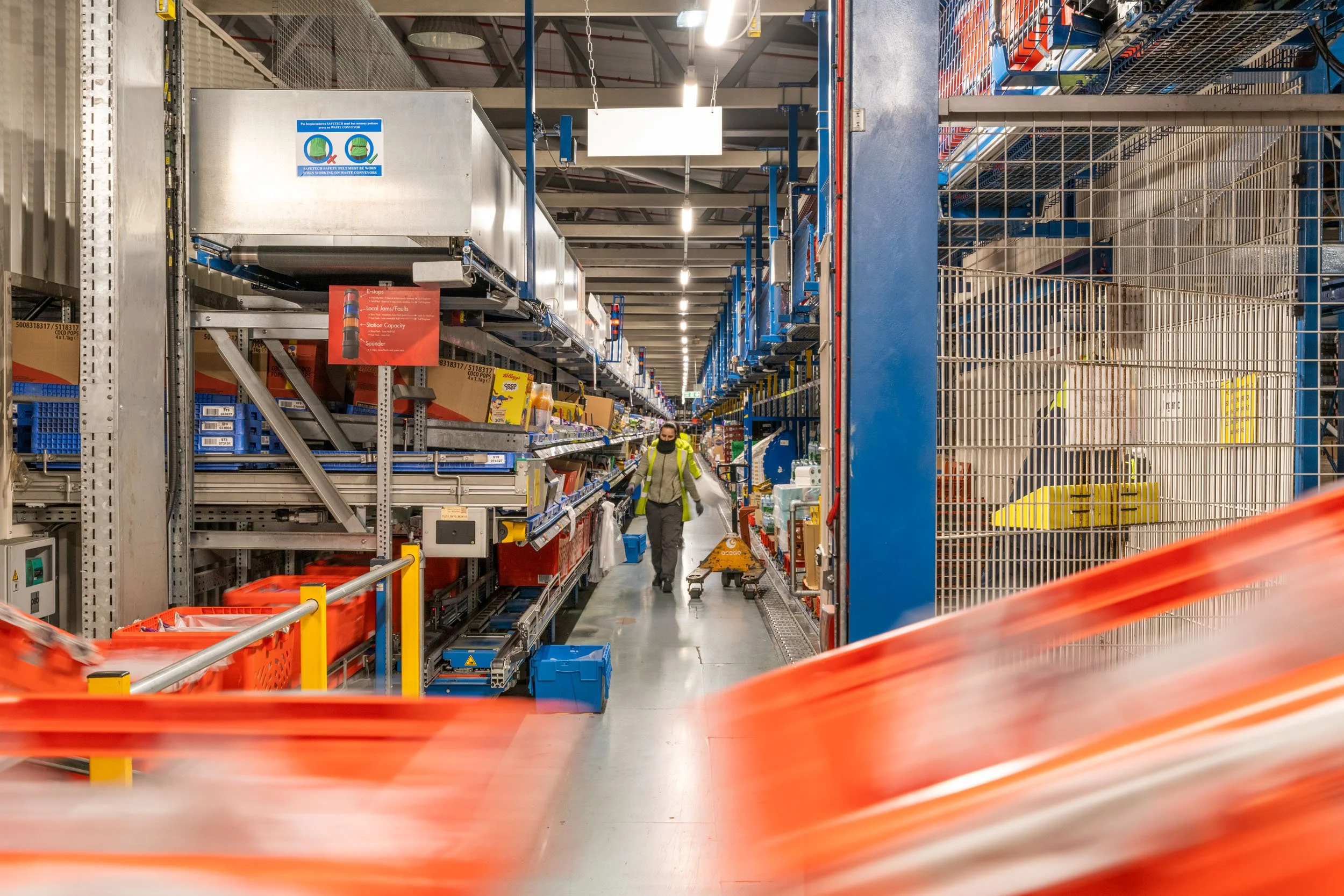 automated-logistics-fulfilment-centre-hatfield-100.jpg