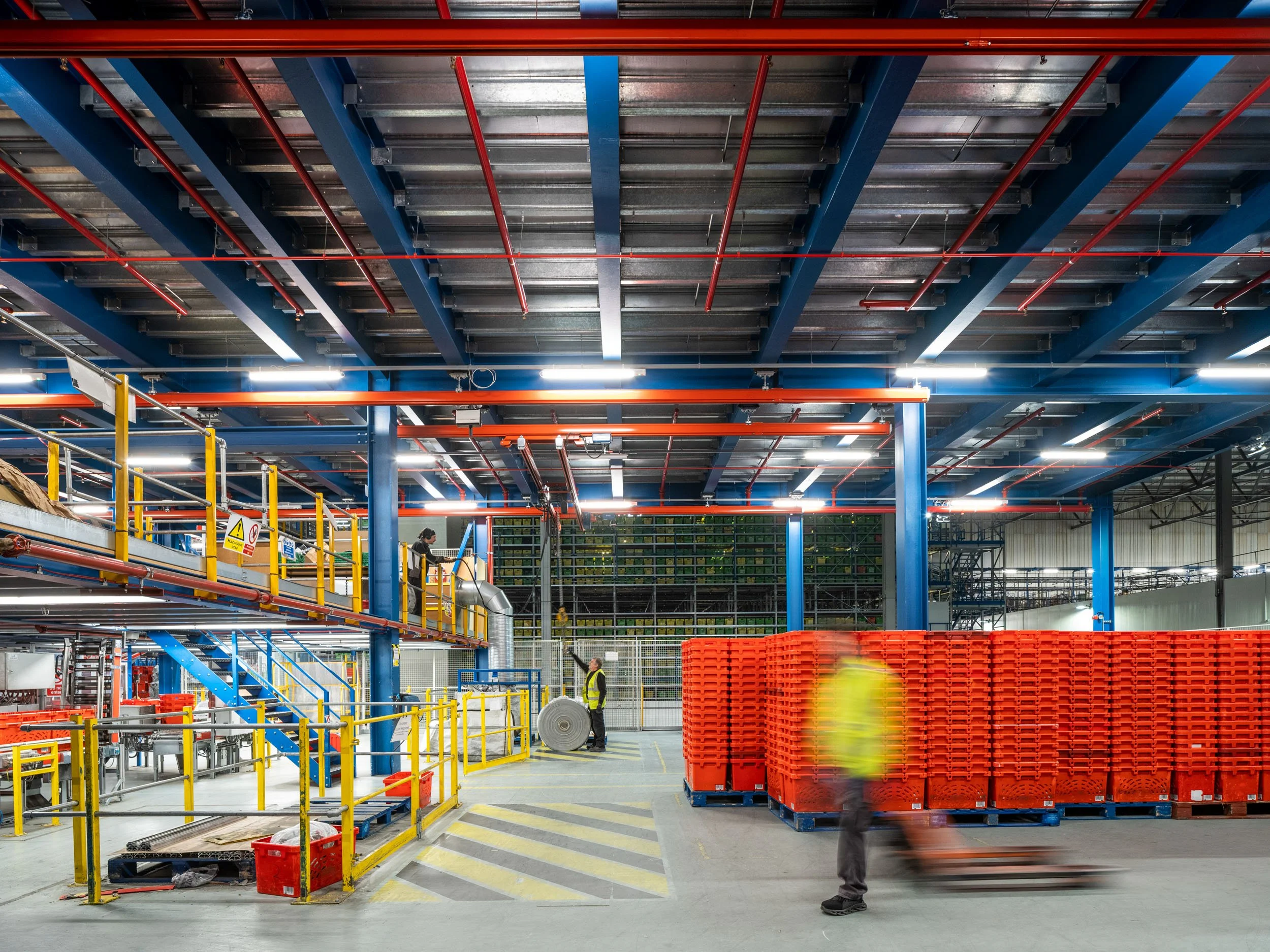 automated-logistics-fulfilment-centre-hatfield-081.jpg