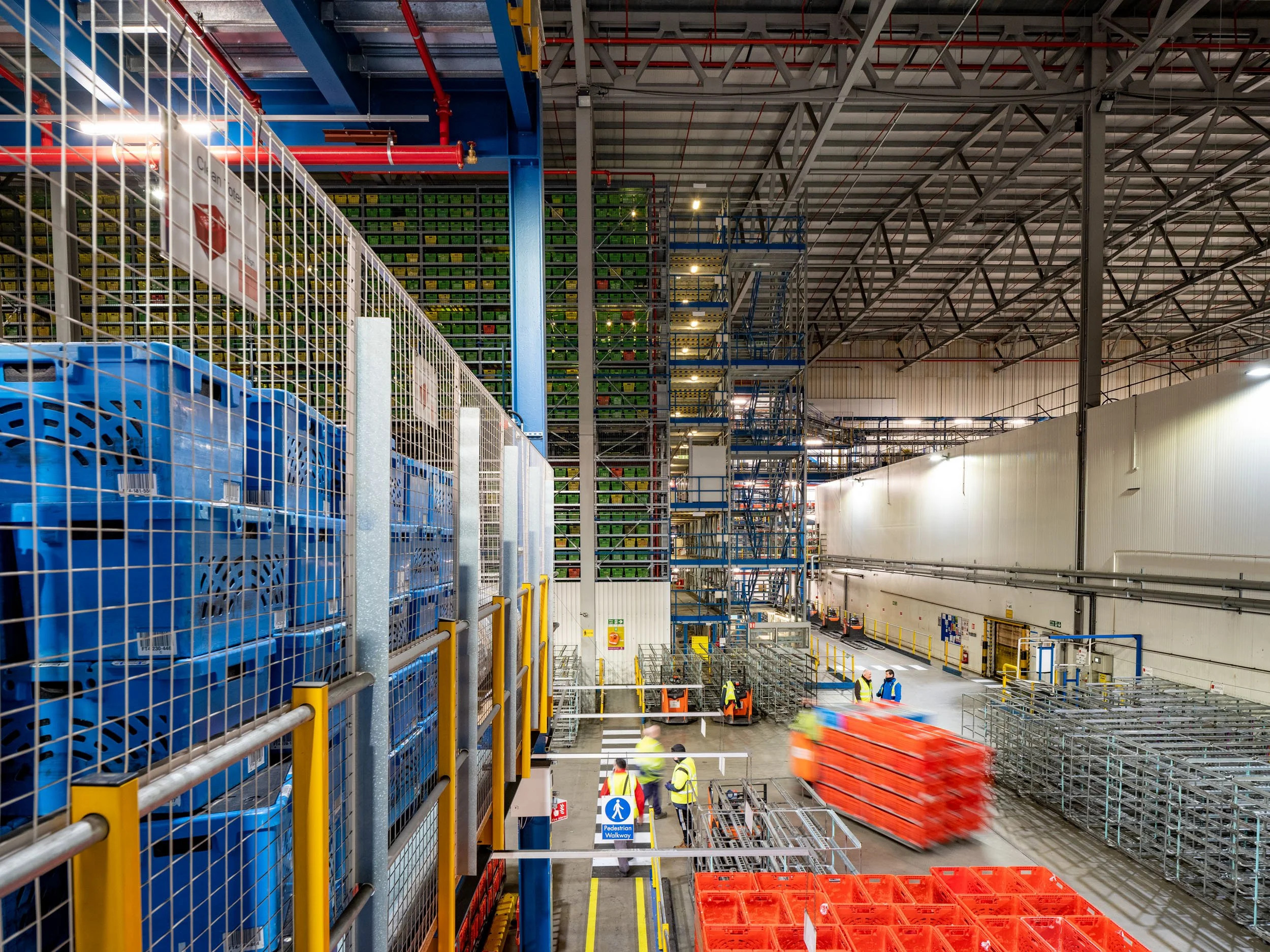 automated-logistics-fulfilment-centre-hatfield-079.jpg