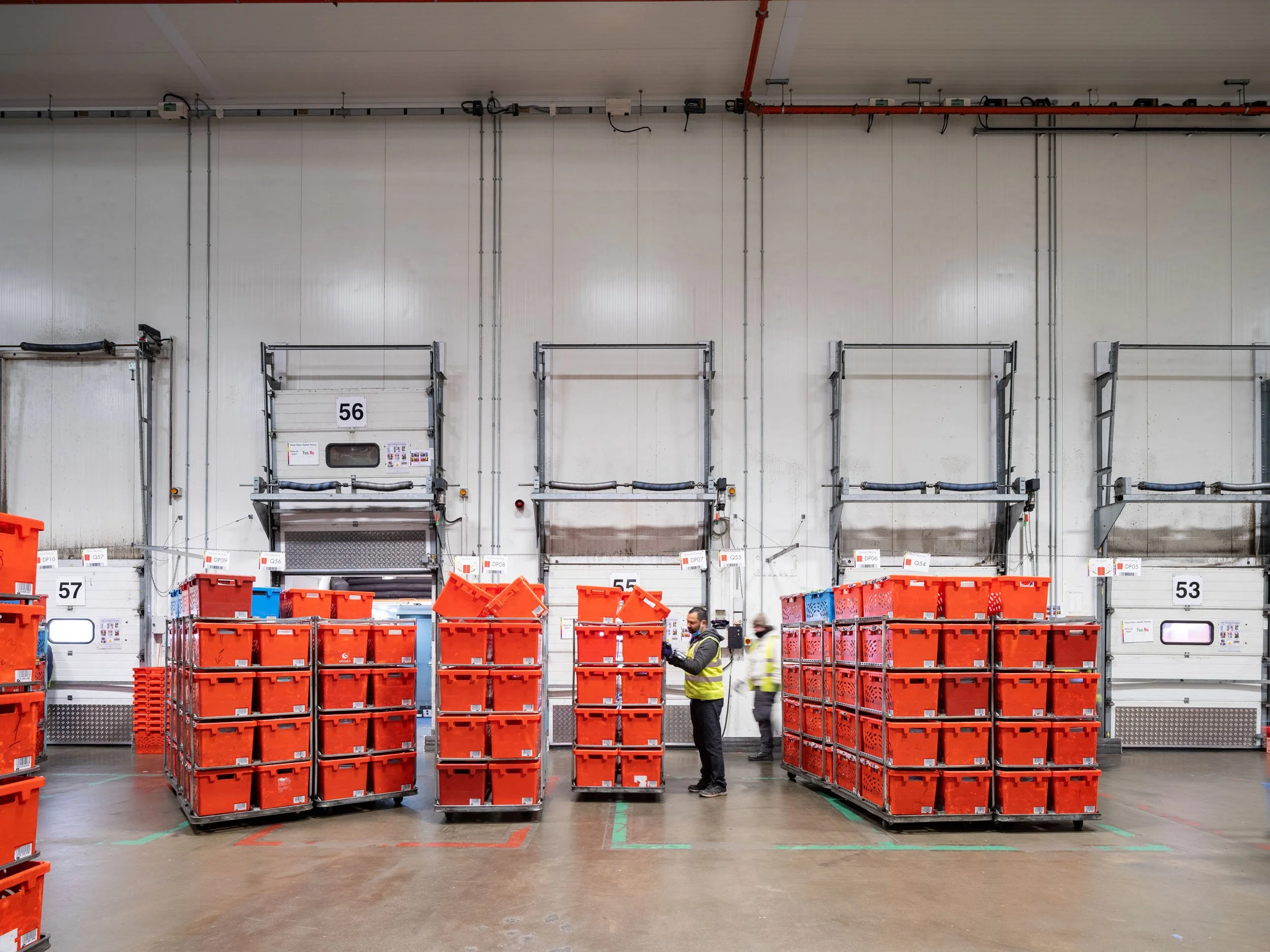 automated-logistics-fulfilment-centre-hatfield-062.jpg