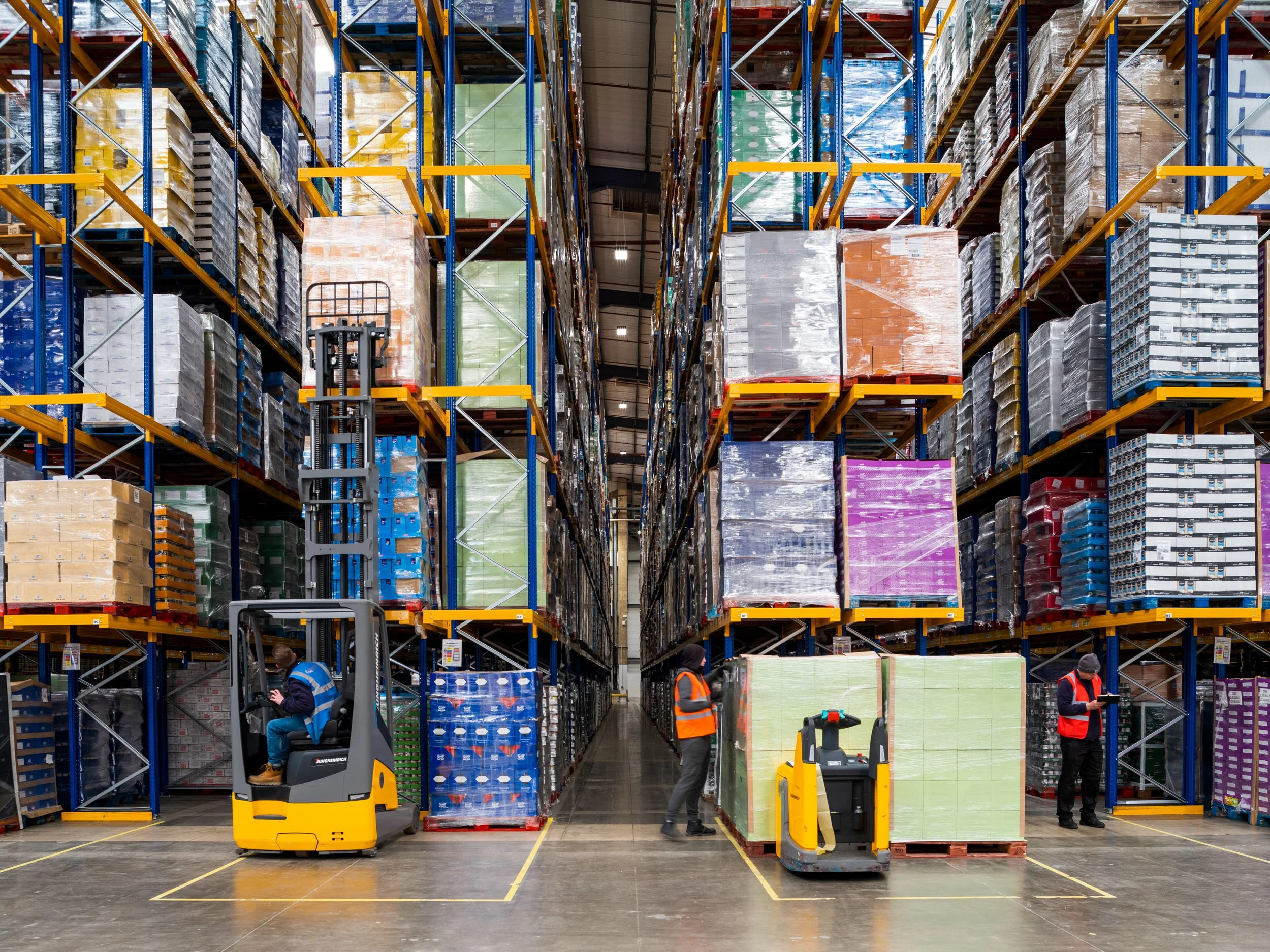 logistics-warehouse-interior-magna-park-lutterworth-67.jpg