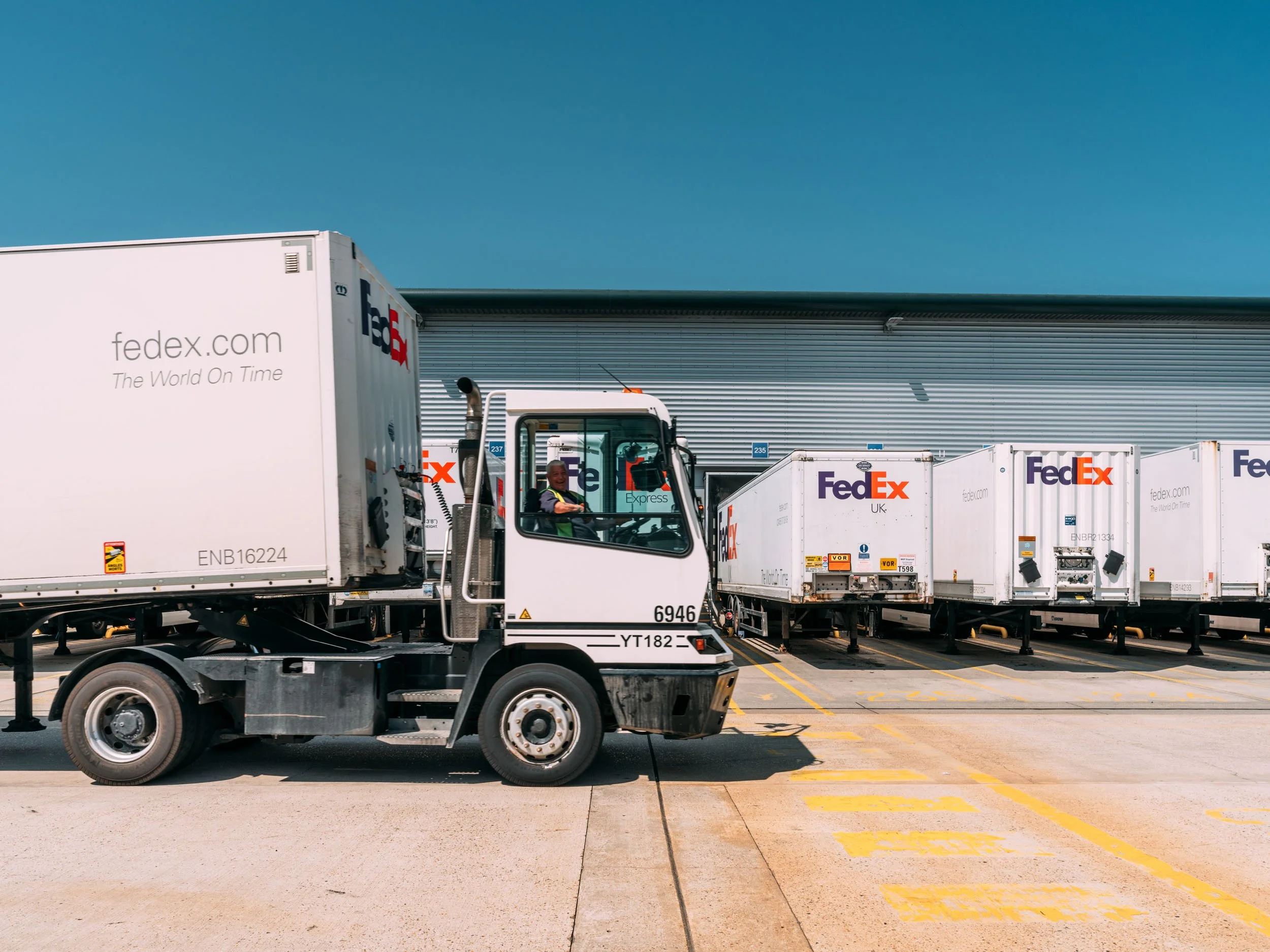 orpington-greater-london-uk-fedex-logistics-warehouse-aerial-08.jpg