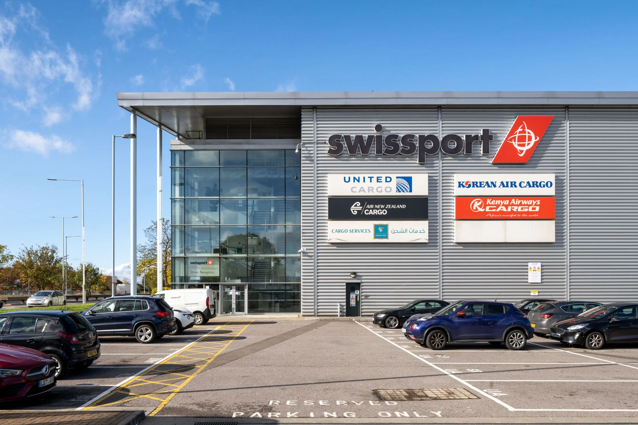 swissport-main-cargo-facility-heathrow-exterior-06.jpg