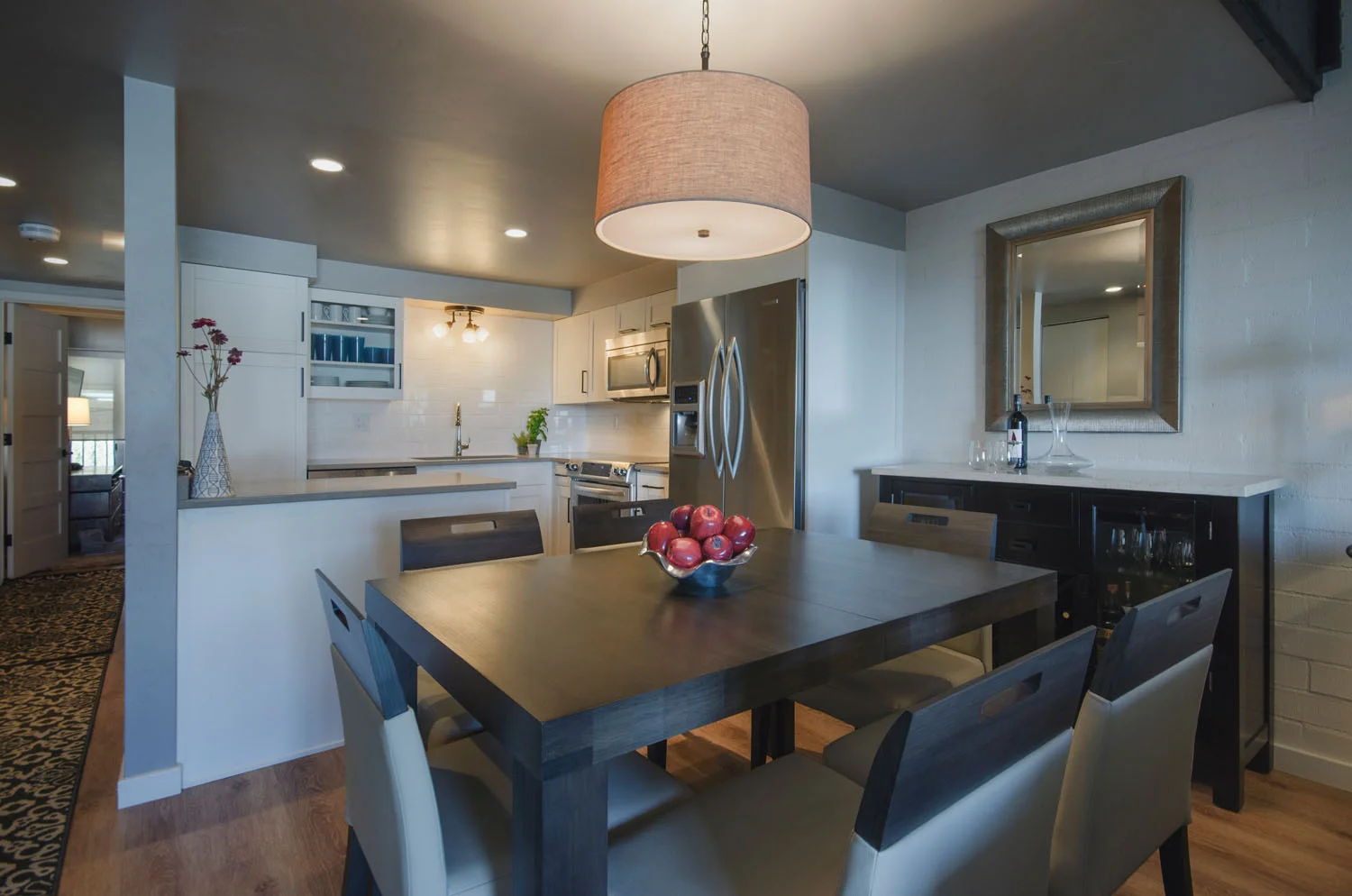 ski_condo_dining.jpg