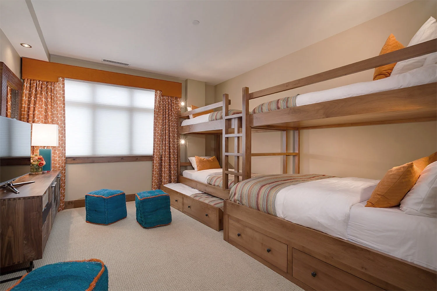 one_steamboat_place_bunks.jpg