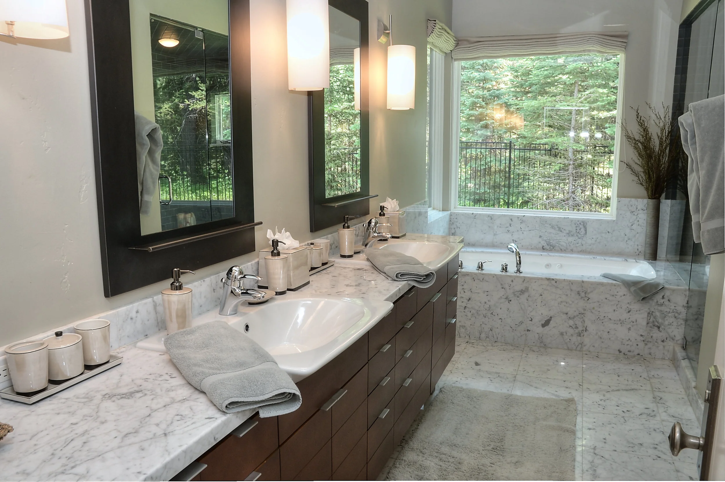 guest house bath.jpg