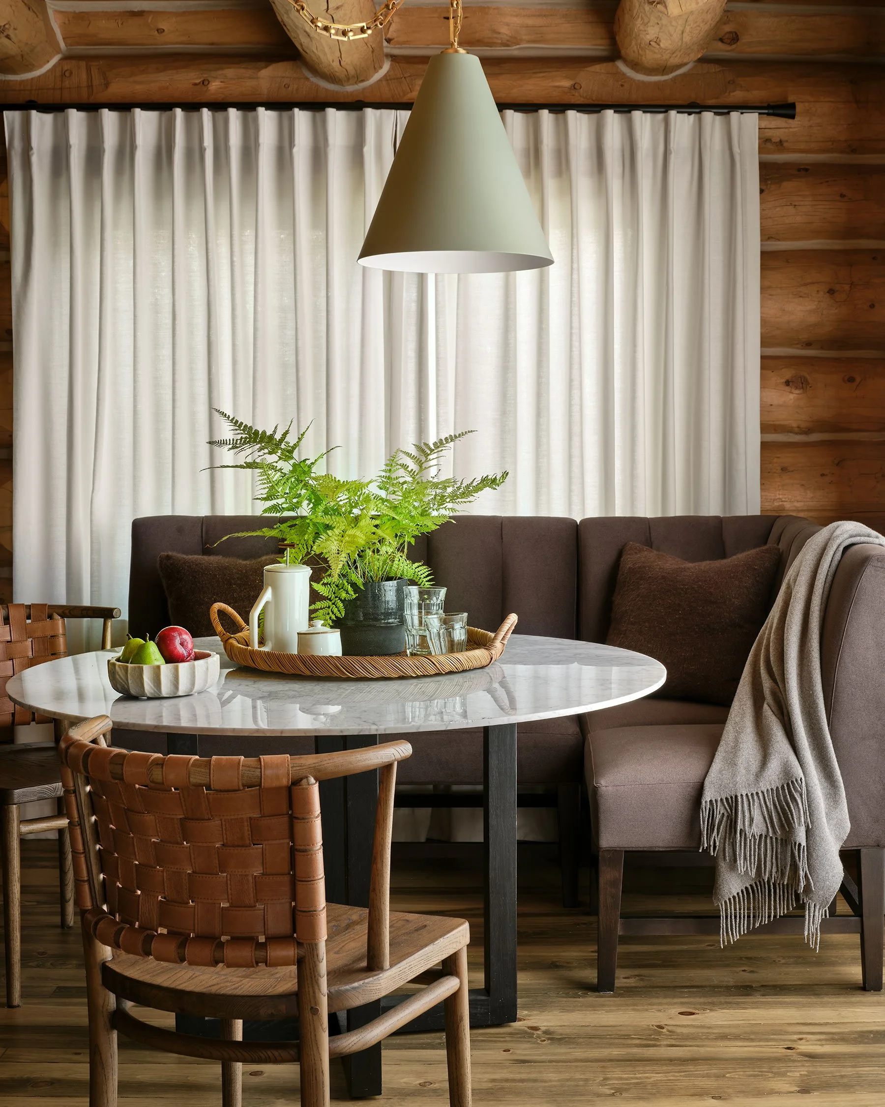 Rumor-Egge-1450-Mark-Twain-Steamboat-04-20-26-Dining-Nook-Close-Web.jpg