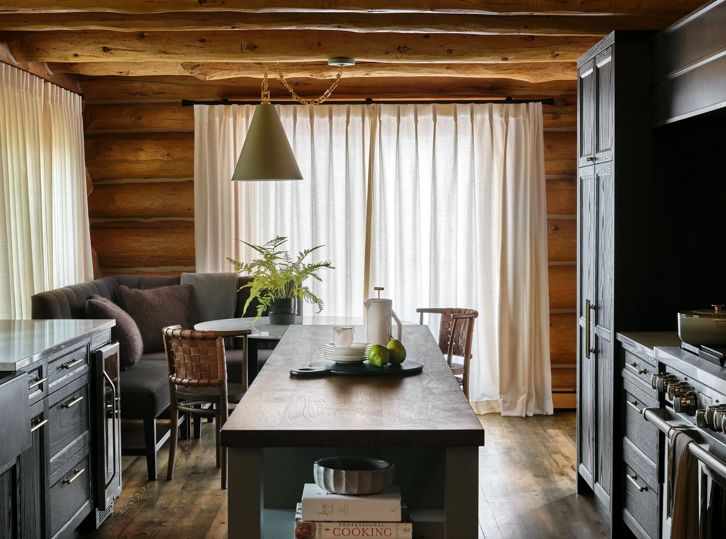 Rumor-Egge-1450-Mark-Twain-Steamboat-04-20-26-Kitchen-One-Point-to-Nook-Web.jpg