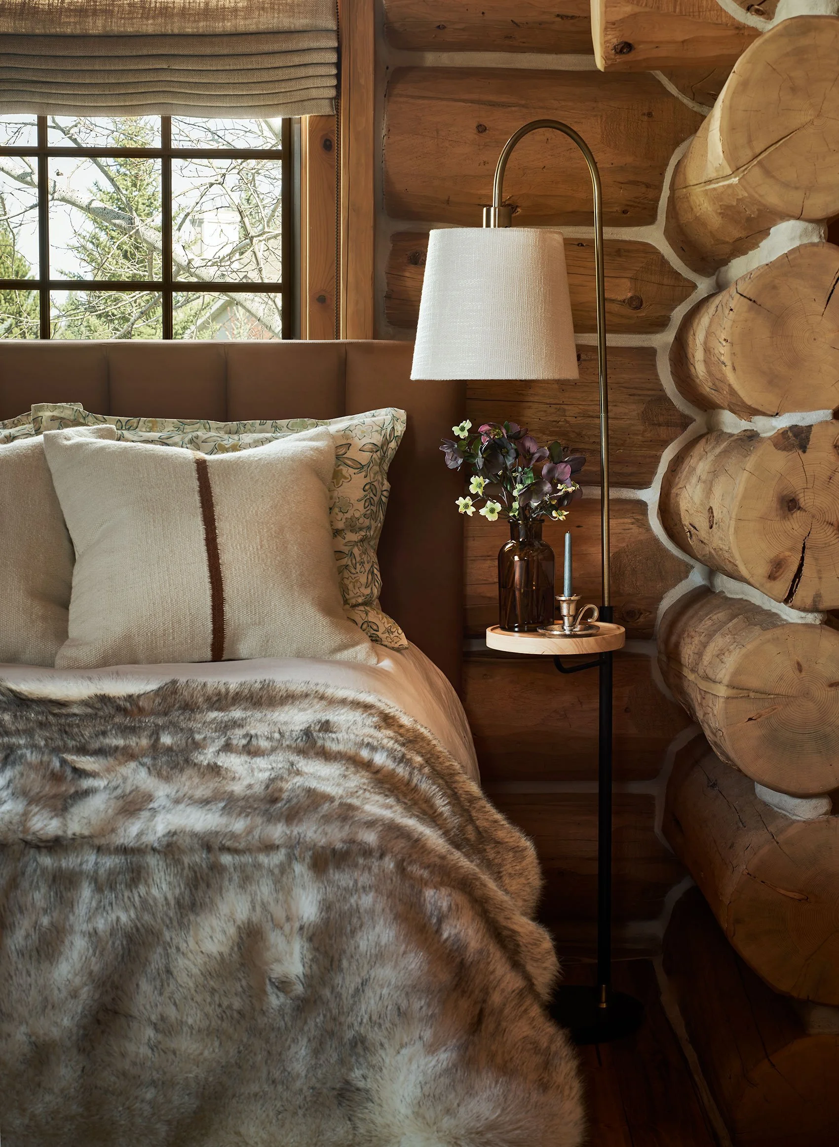 Rumor-Egge-1450-Mark-Twain-Steamboat-04-21-26-Guest-Bedroom-Side-Table-Detail-Web.jpg