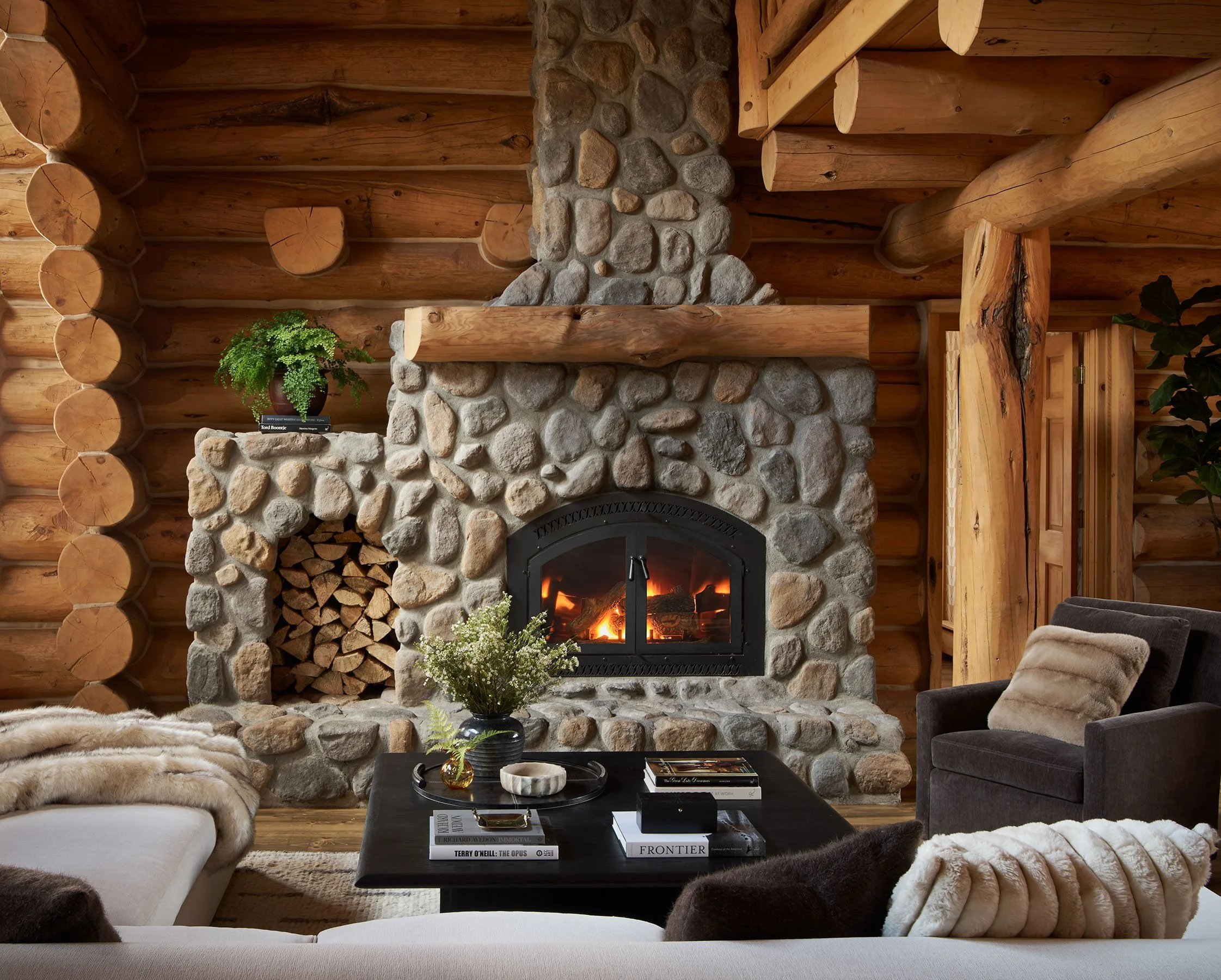 Rumor-Egge-1450-Mark-Twain-Steamboat-04-21-26-Living-Room-Fireplace-Web.jpg