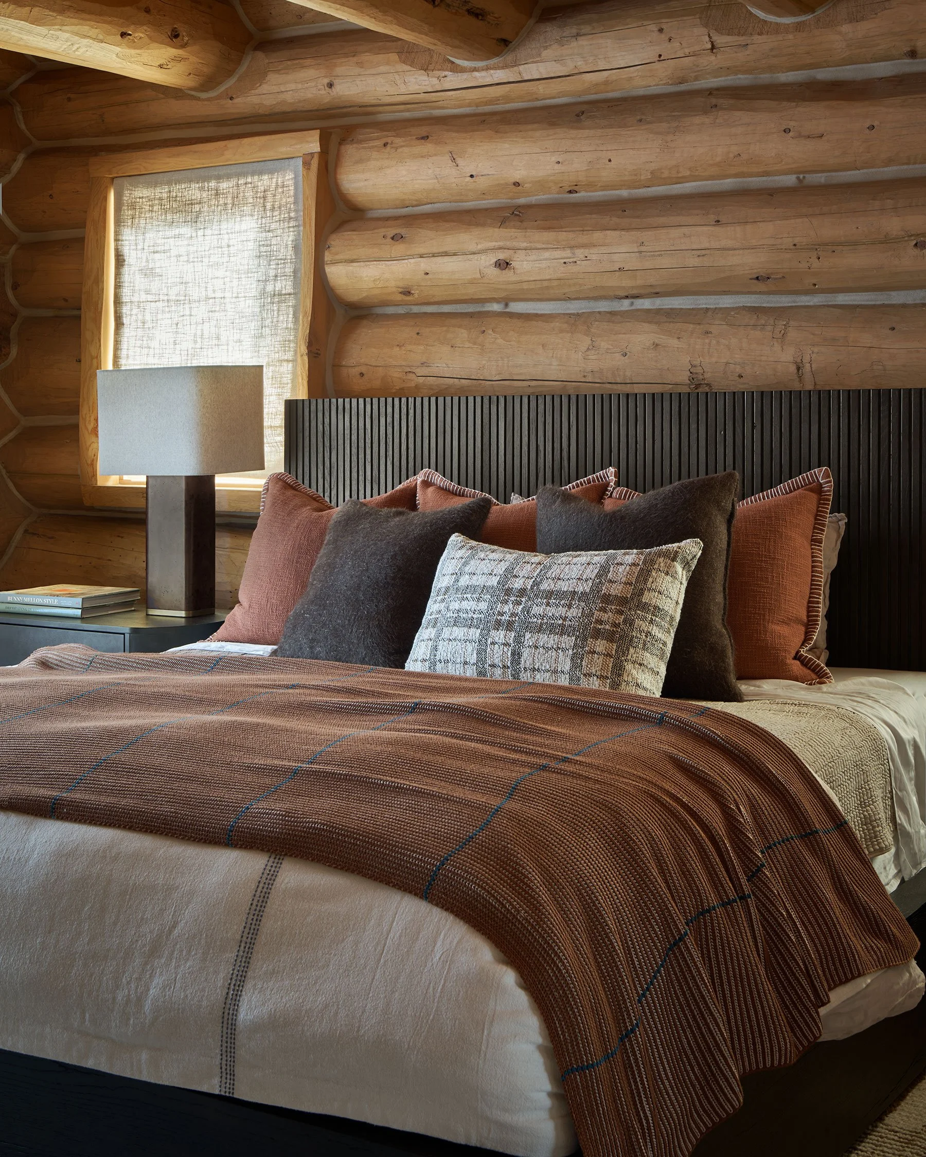 Rumor-Egge-1450-Mark-Twain-Steamboat-04-21-26-Primary-Bedroom-Detail-Web.jpg