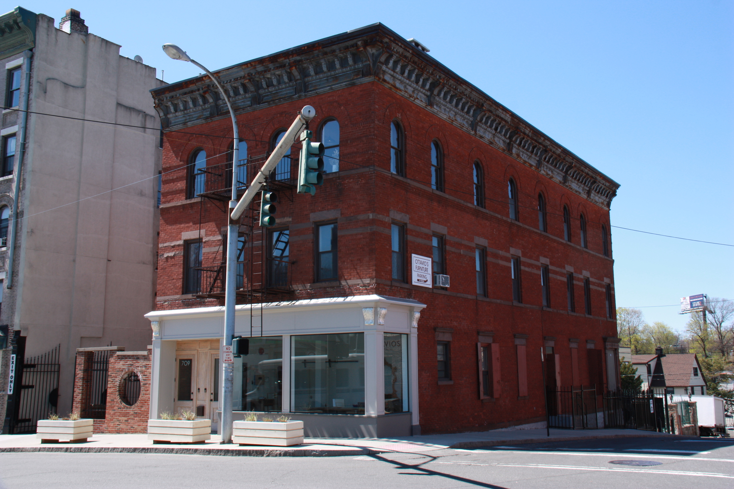 located at 711 Main St. New Rochelle, Ny, 10801