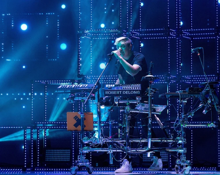 ROBERT DELONG