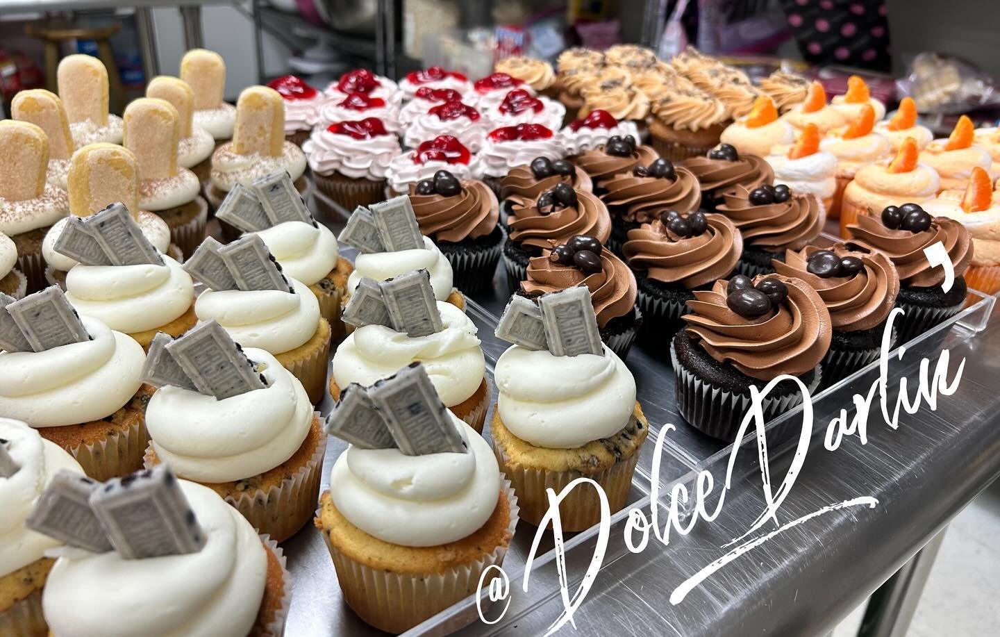 We have so many awesome flavors this week! Stop by for a visit and a little afternoon pick me up. 😉😍 🧁