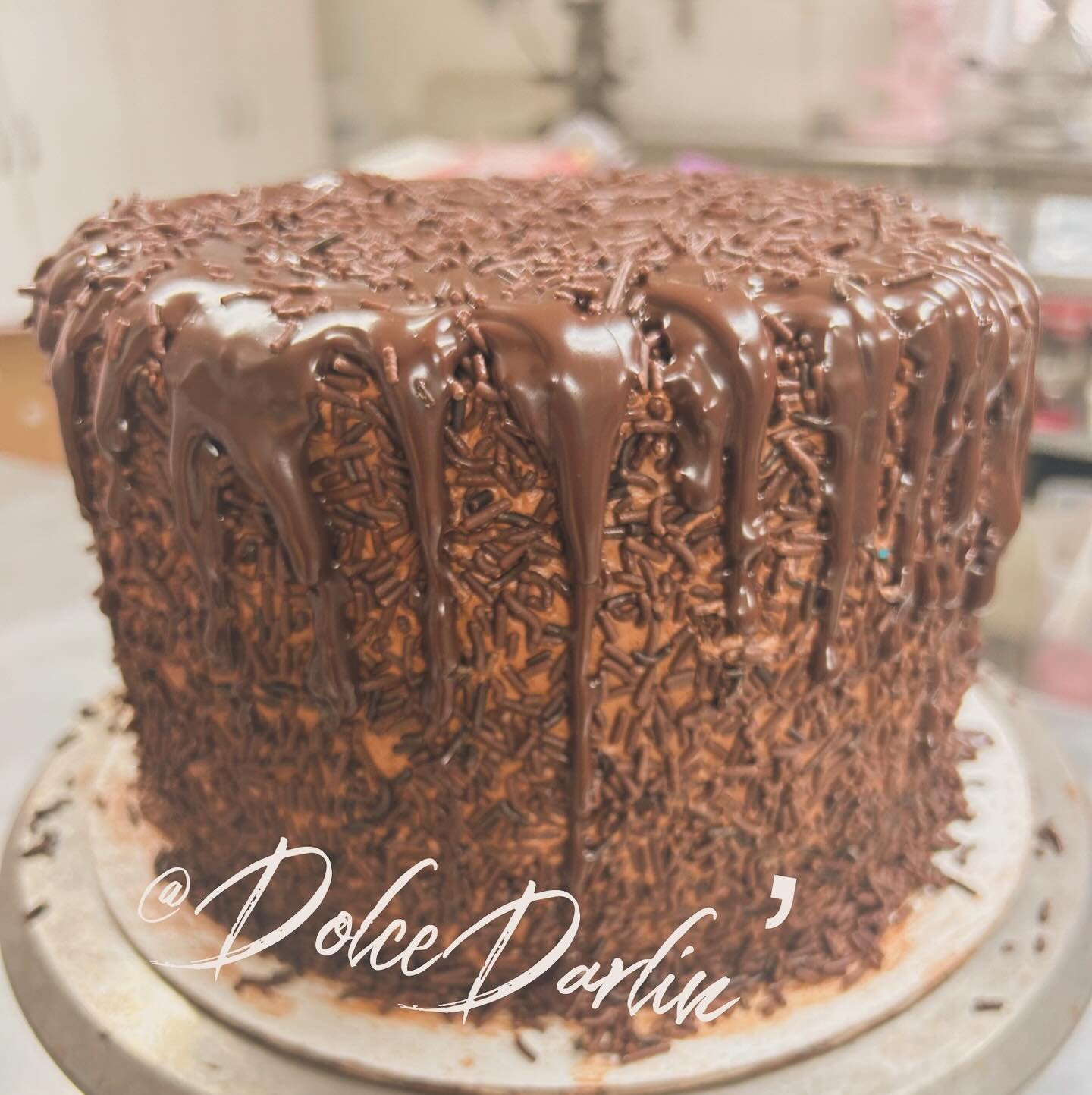 Good morning, Darlin&rsquo;! I just wanted you to see this cake this morning. I can barely make myself cut into it! 😍 But if I don&rsquo;t, y&rsquo;all don&rsquo;t have cake slices and then I&rsquo;m left to eat this entire gigantic cake! 😂 So off 